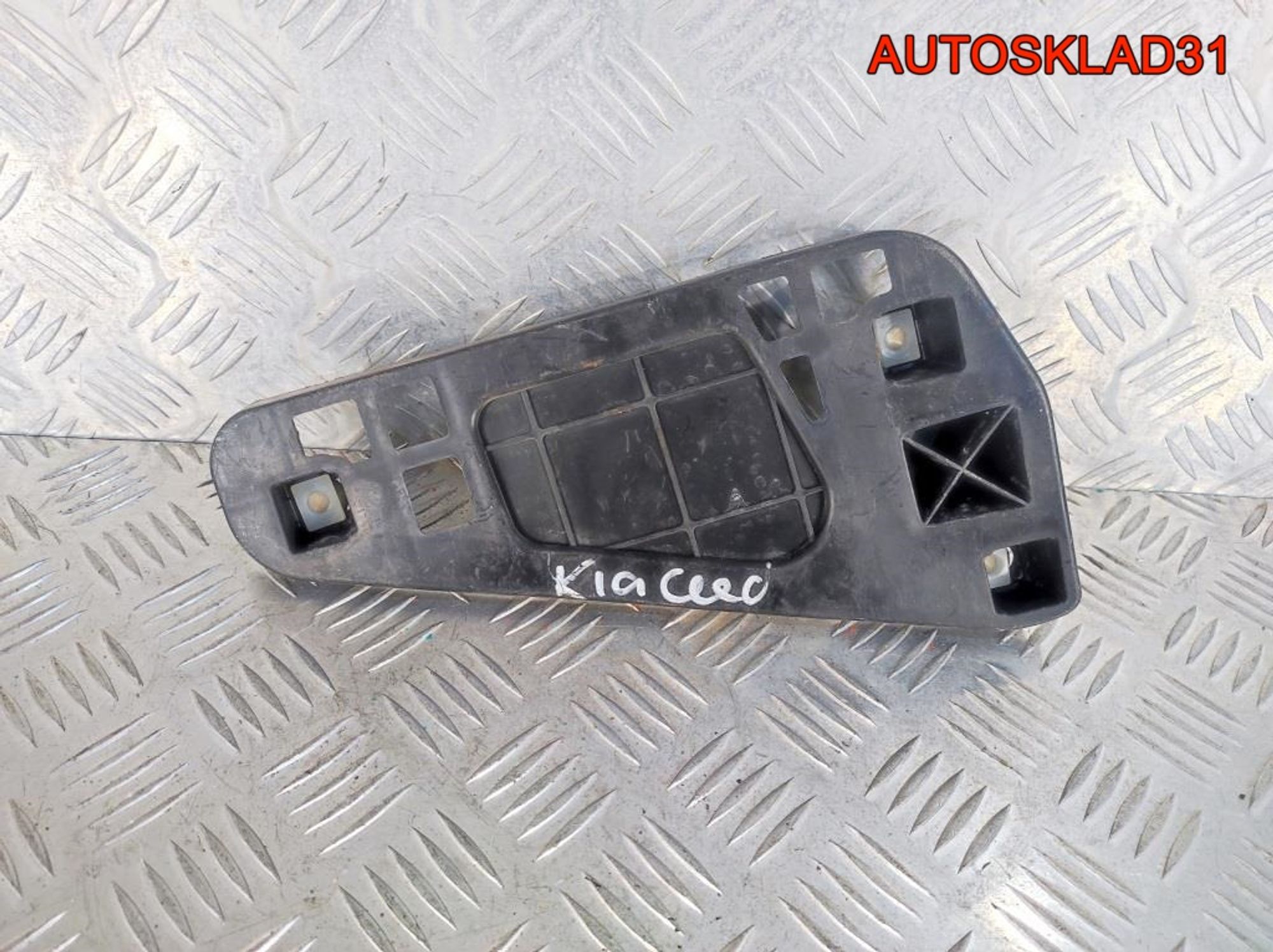 Направляющая заднего бампера левая Kia Ceed Combi, 500 рублей, Дубовое