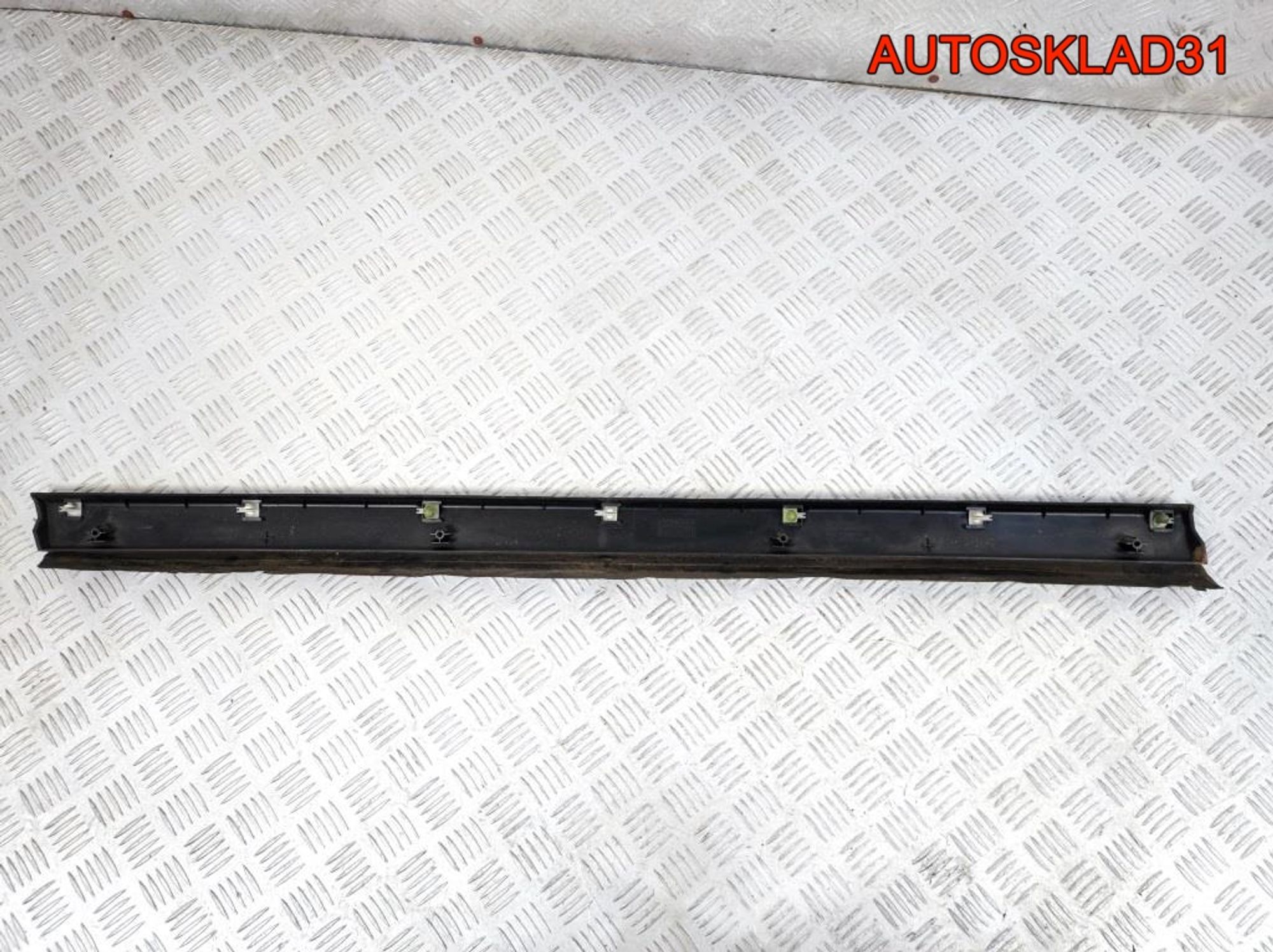 Молдинг перед правой двери VW Passat B5 3B0854940B, 900 рублей, Дубовое