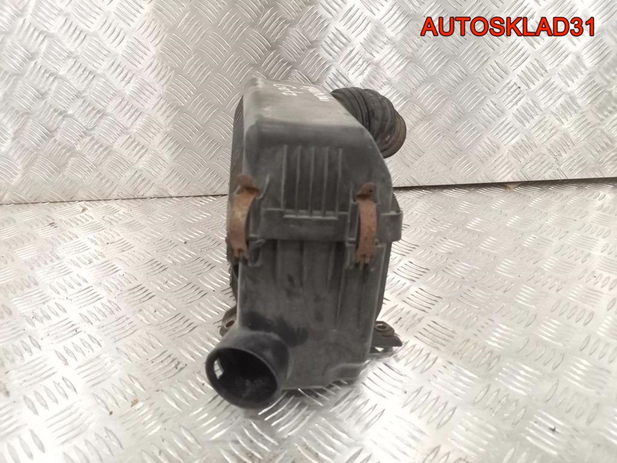 Корпус воздушного фильтра Hyundai Getz 281101C000, 1400 рублей, Дубовое