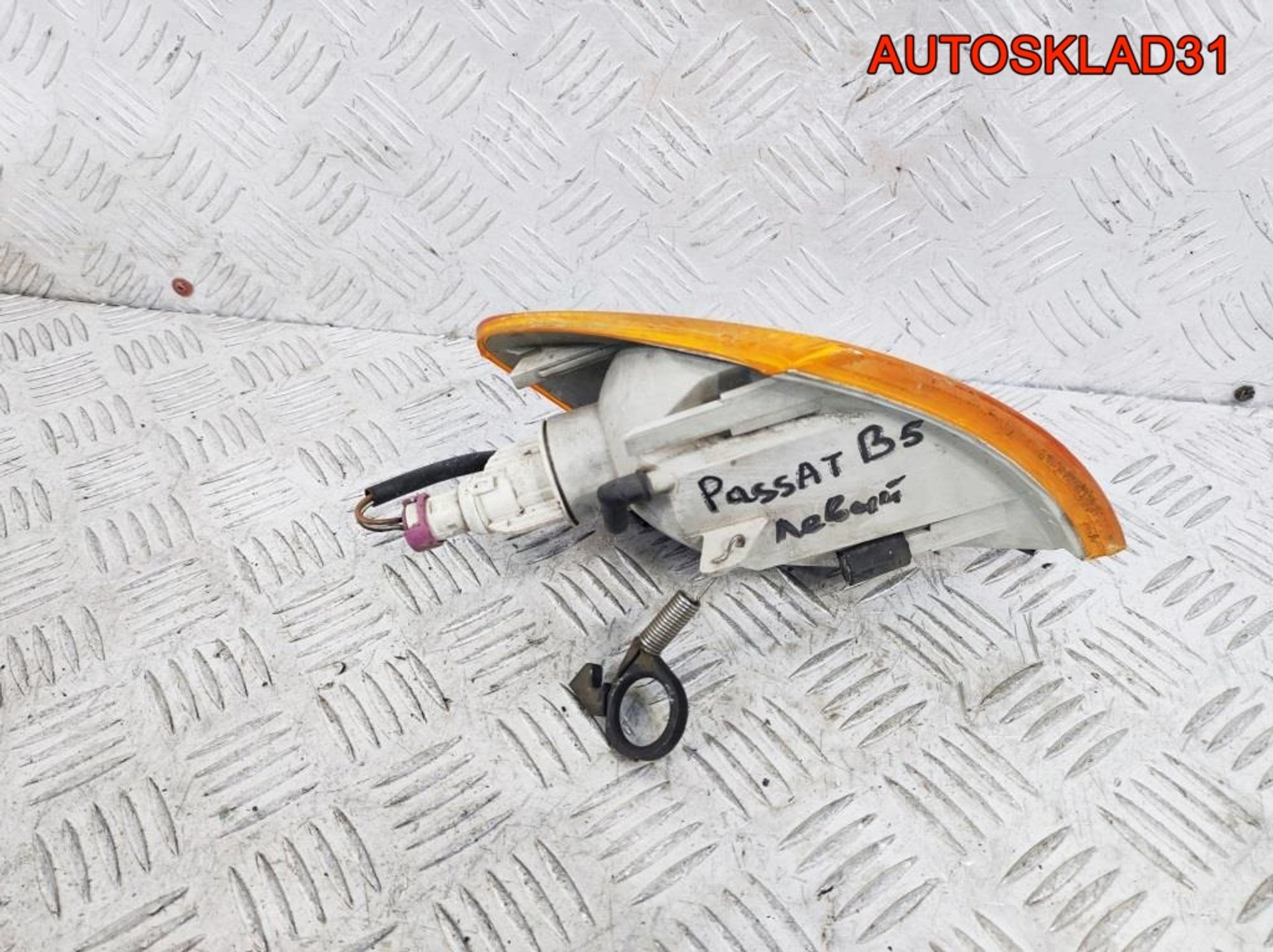 Указатель поворота левый VW Passat B5 3B0953049, 900 рублей, Дубовое