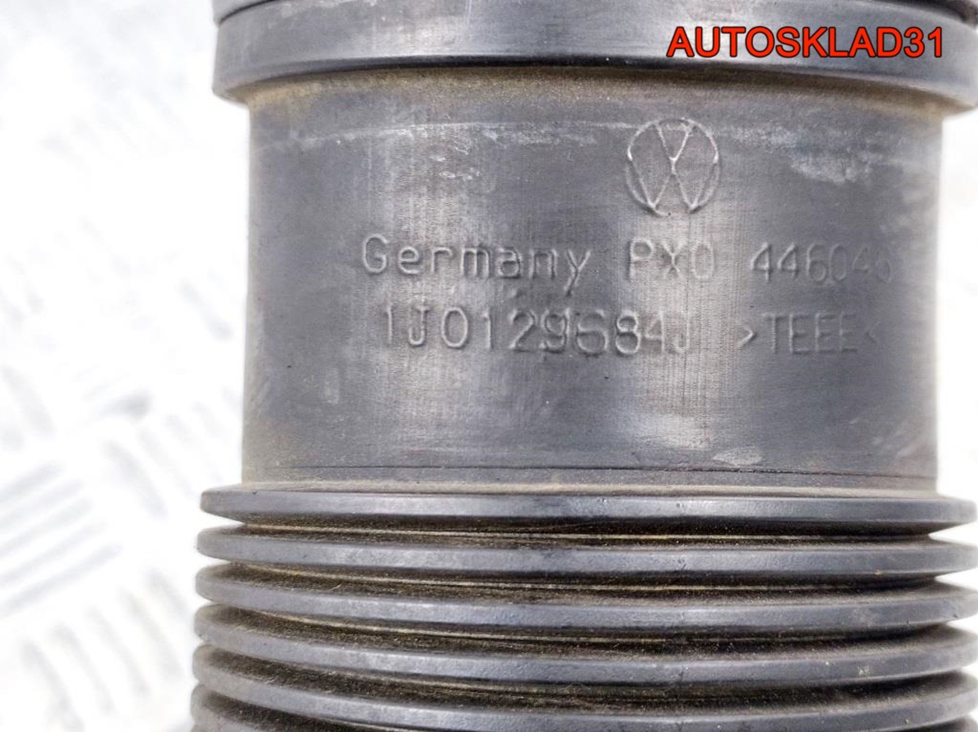 Патрубок воздушного фильтра VW Golf 4 1J0129684J, 900 рублей, Дубовое