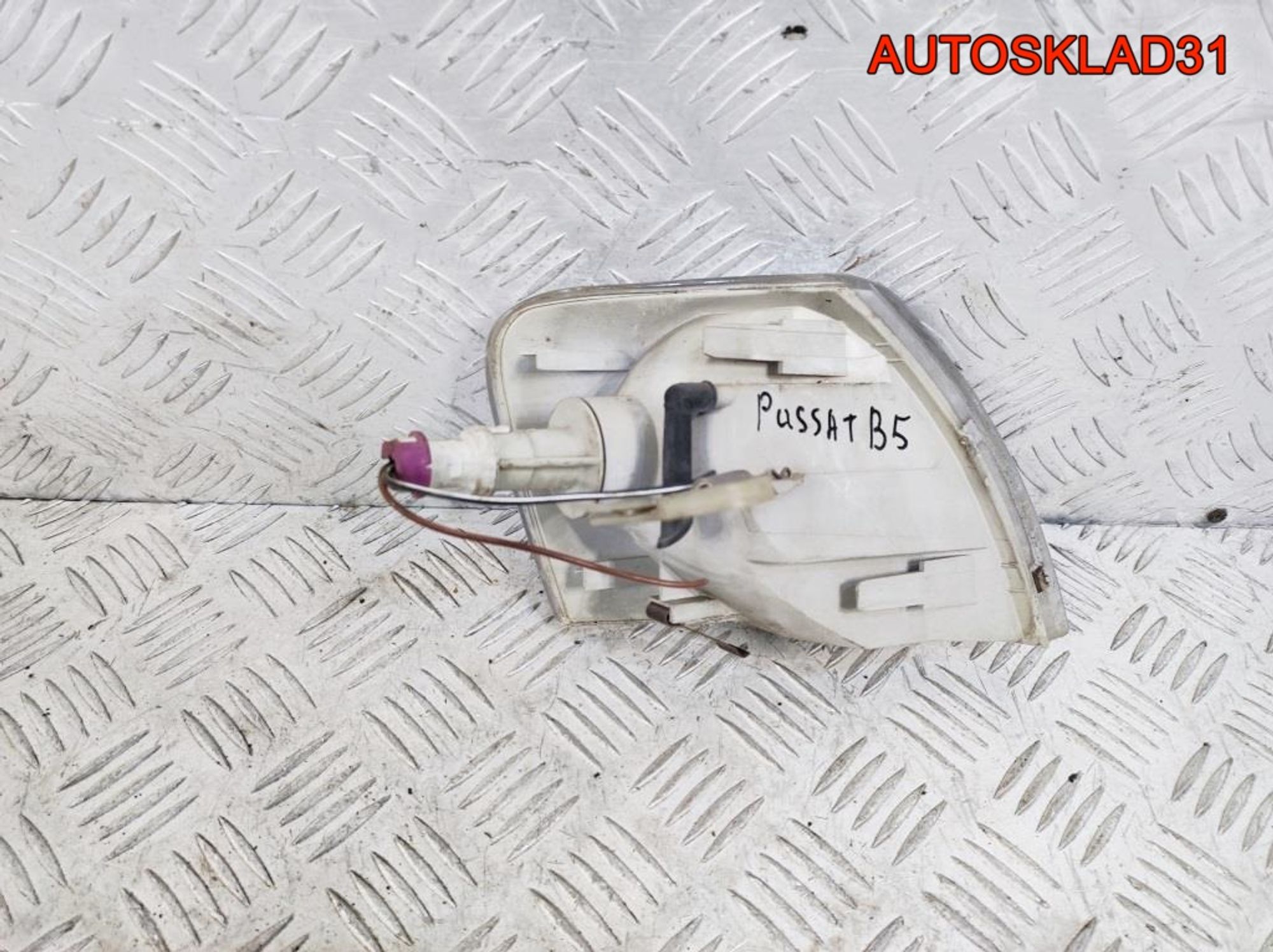 Указатель поворота левый VW Passat B5 3B0953049C, 900 рублей, Дубовое