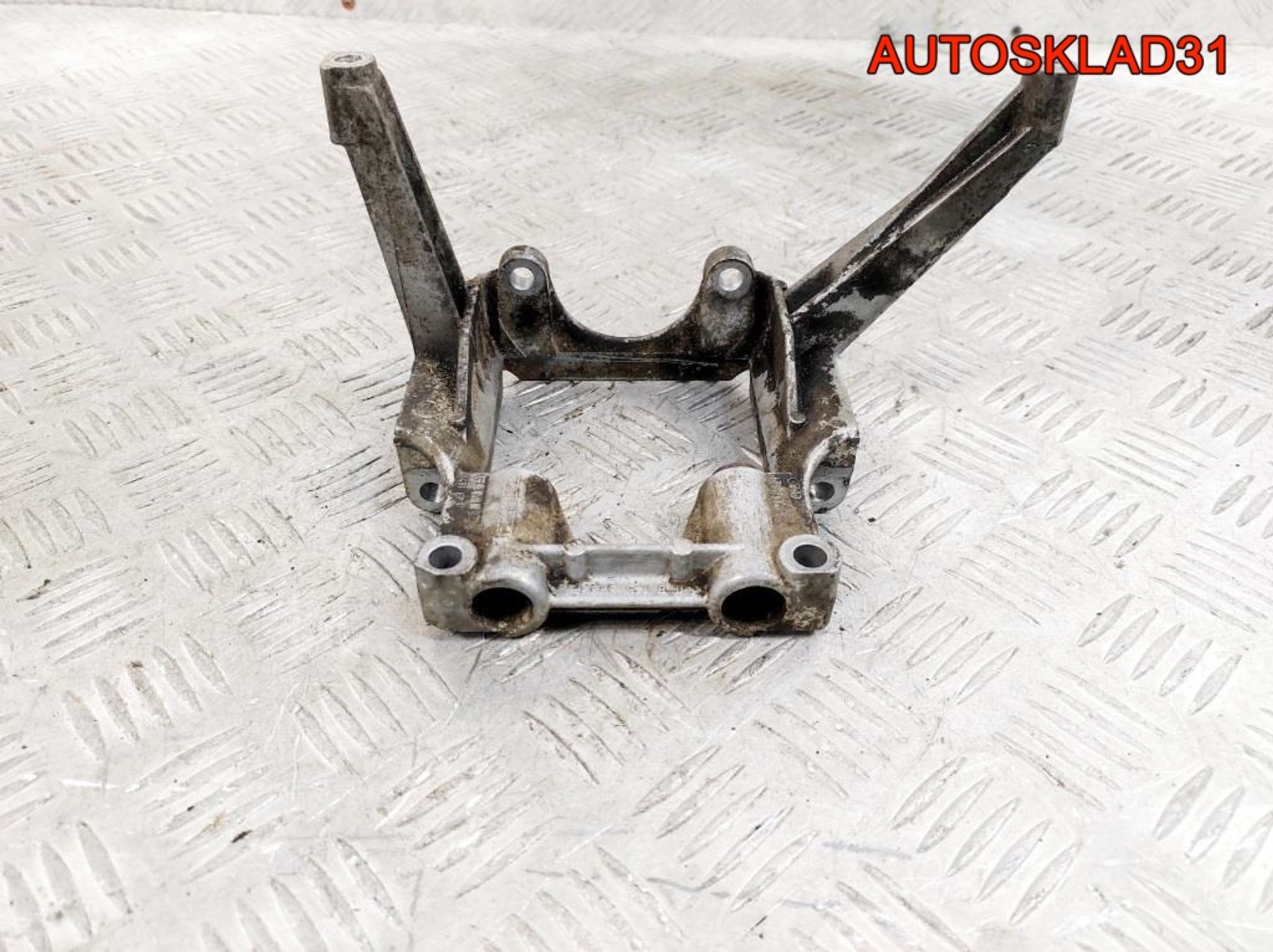 Кронштейн гидроусилителя Audi A6 C4 2.8 ACK Бензин 078145383F, 1000 рублей, Дубовое