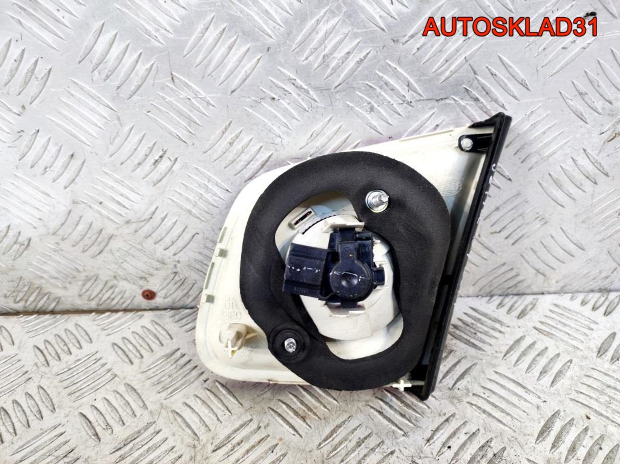 Фонарь задний внутренний левый VW Jetta 1K5945093, 2900 рублей, Дубовое