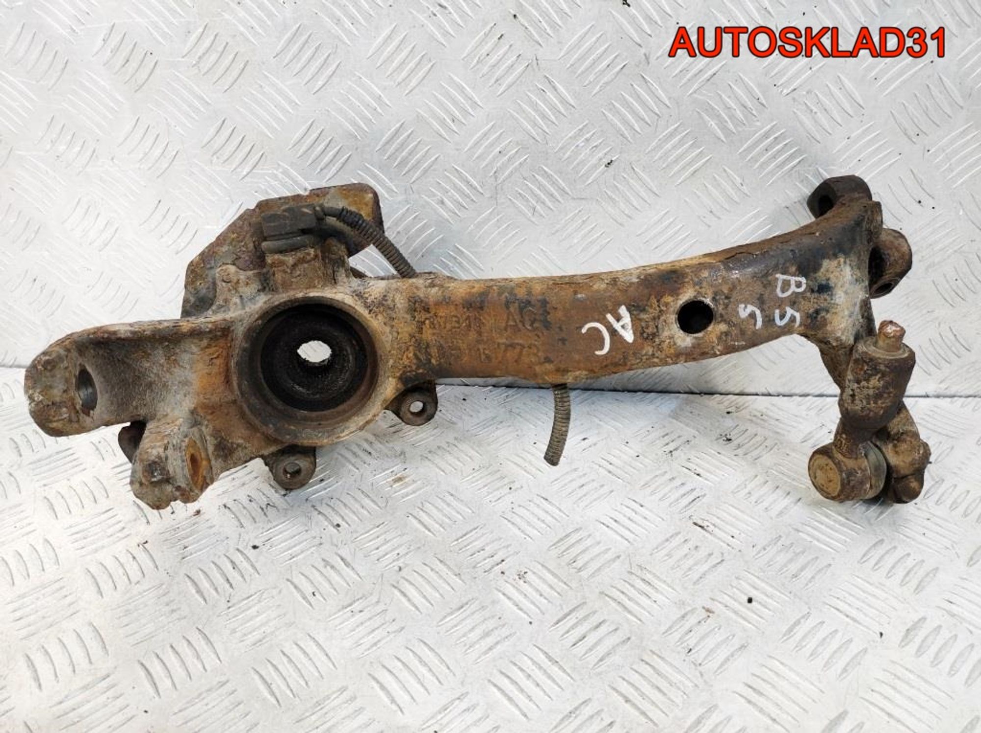 Кулак передний правый VW Passat B5 8D0407258AC, 1200 рублей, Дубовое