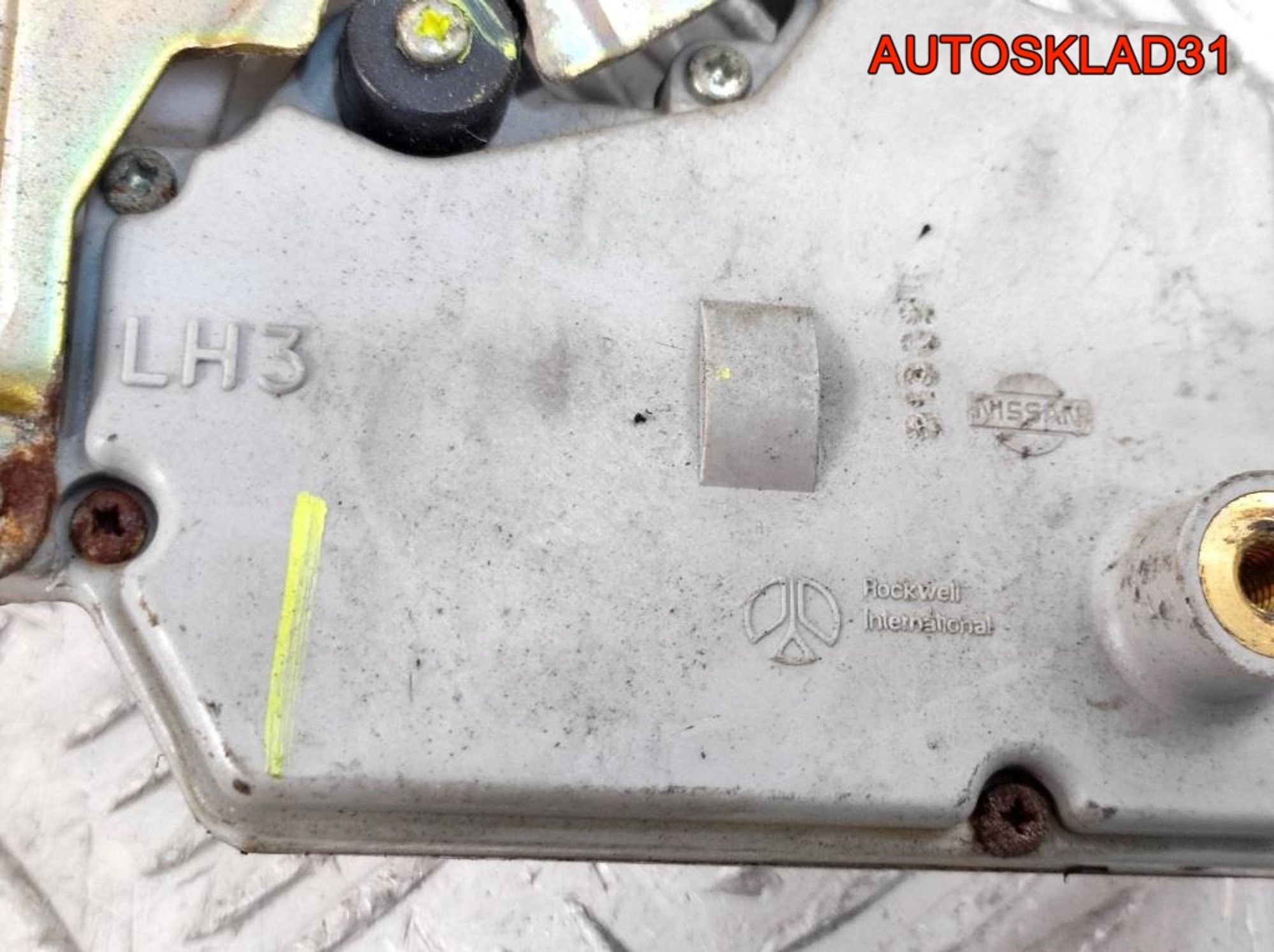 Замок двери передней левой Nissan Primera P11 805032F011, 1500 рублей, Дубовое