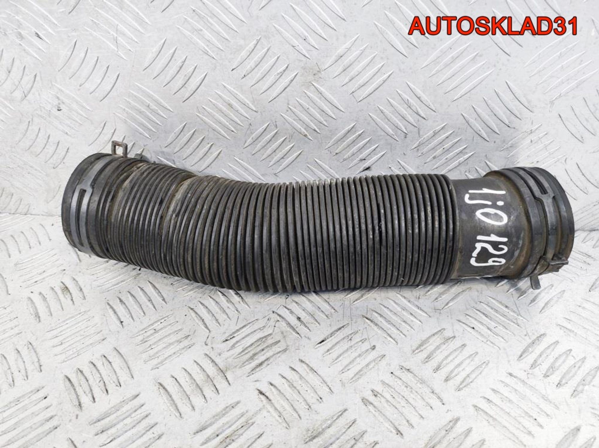 Патрубок воздушного фильтра VW Golf 4 1J0129684J, 900 рублей, Дубовое