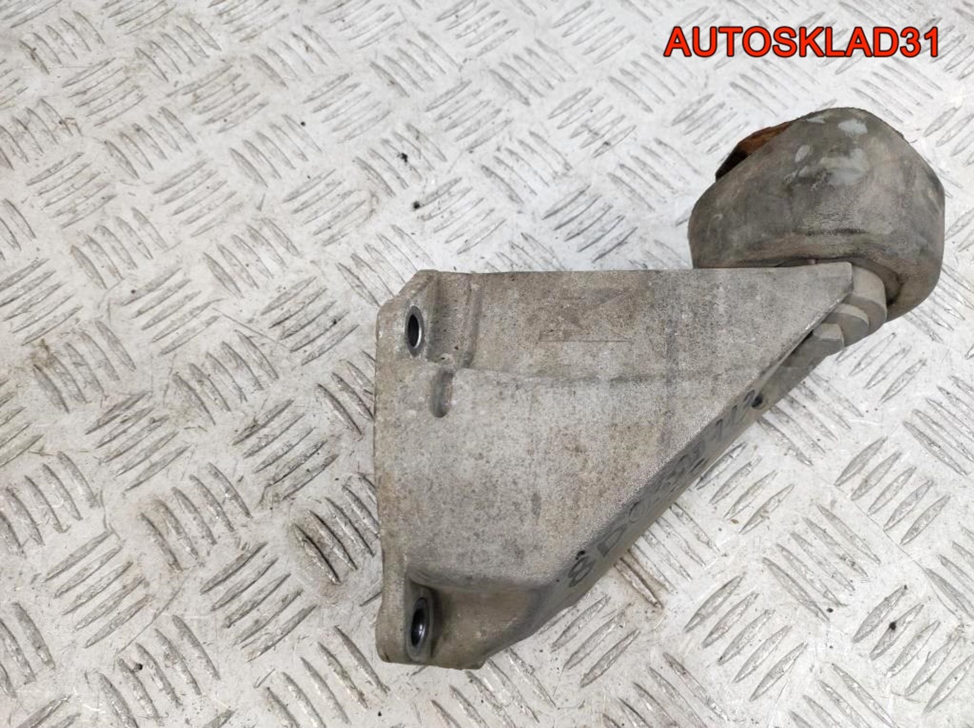 Кронштейн МКПП Audi A6 C5 2,4 Бензин 8D0399113AG, 14000 рублей, Дубовое