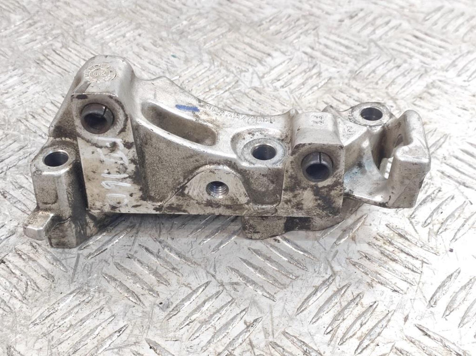 Кронштейн двигателя правый Ford Focus 2 1,6 Дизель 9643574880, 800 рублей, Дубовое