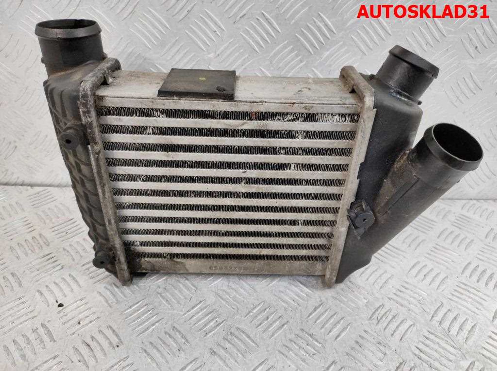 Интеркулер правый Audi A4 B6 2,5 Дизель 8E0145806C, 3500 рублей, Дубовое