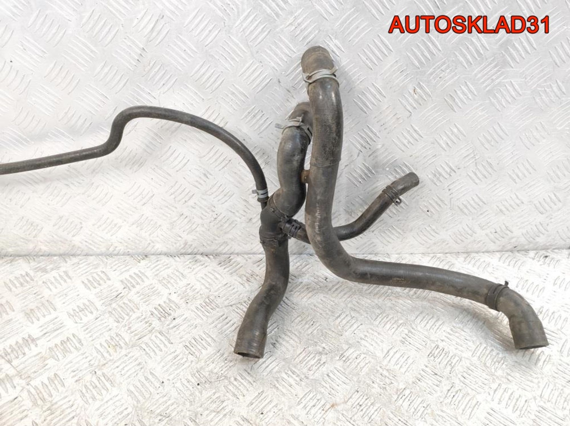 Патрубок радиатора VW Golf 4 1,6 Бензин 1J0121049F, 2000 рублей, Дубовое