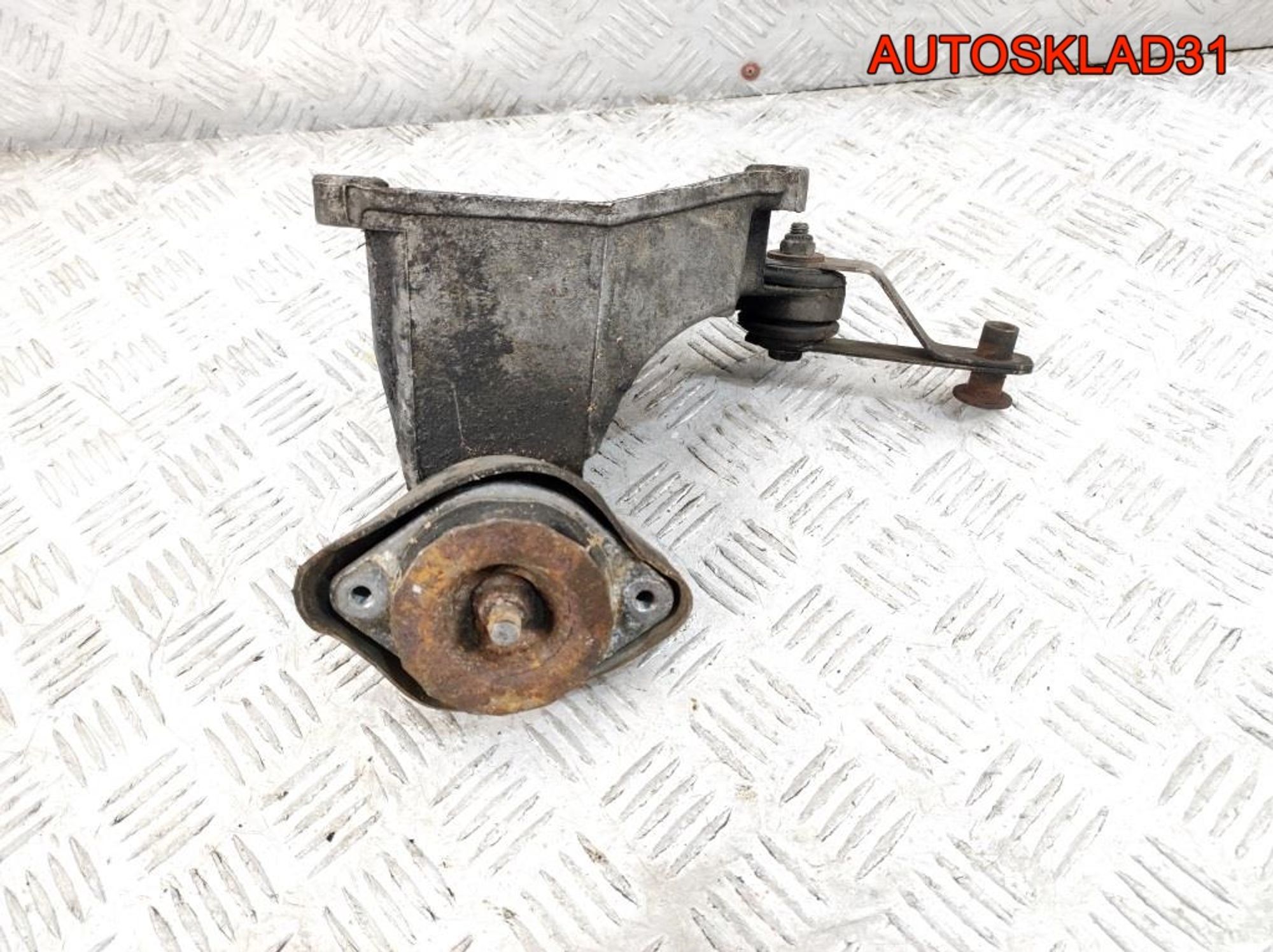 Кронштейн МКПП правый Audi A4 B5  1,8 Бензин 8D0399114L, 2000 рублей, Дубовое