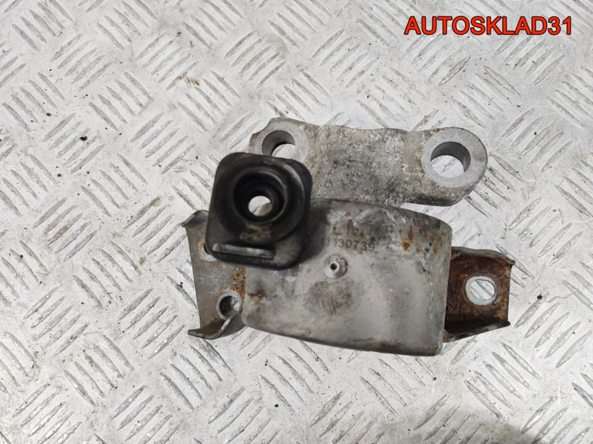 Опора двигателя правая Opel Corsa D 13130739, 1700 рублей, Дубовое