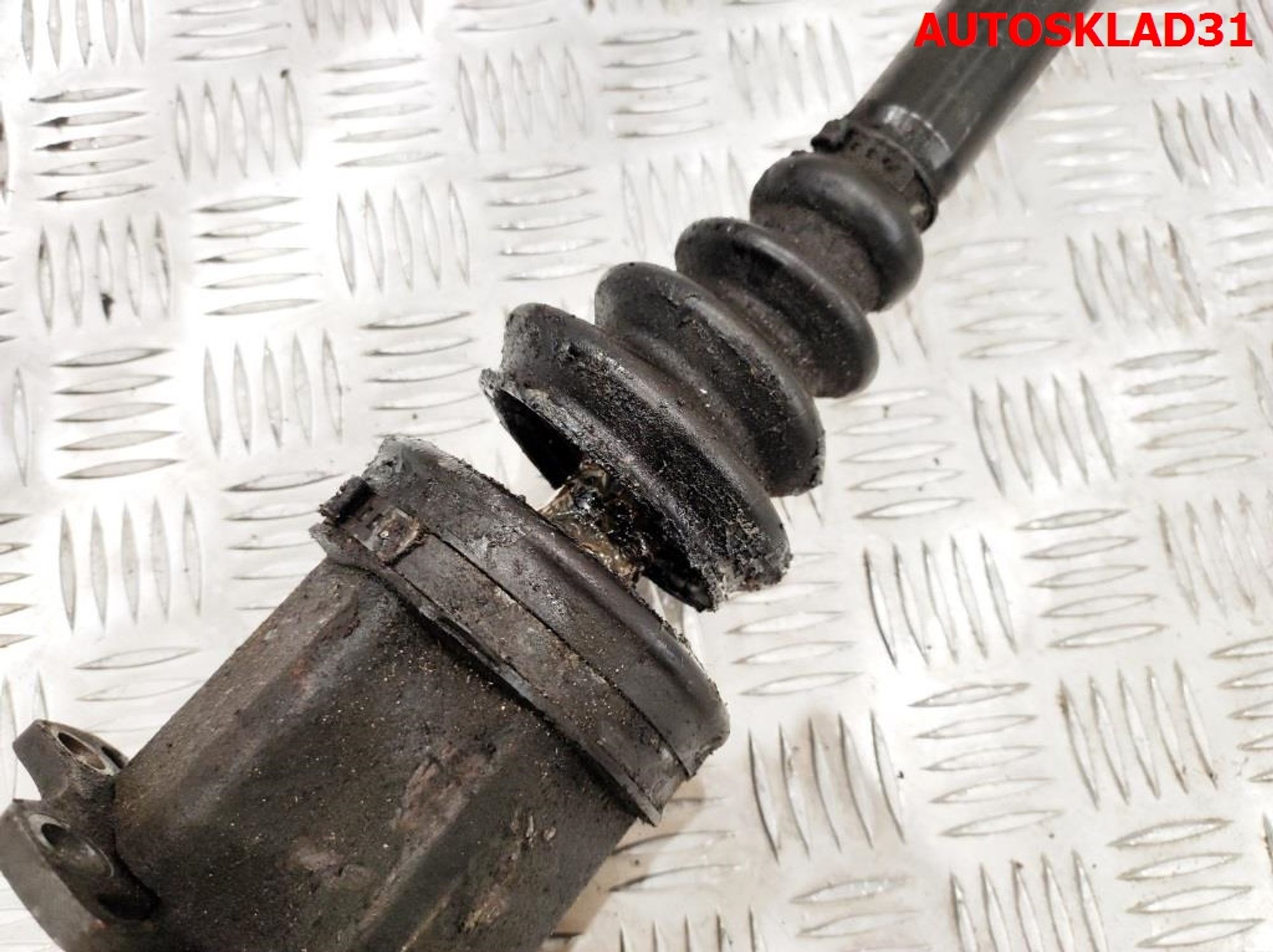 Полуось передняя левая Audi A4 B6 8E0407271S 2,5 AKE 4WD МКПП, 5000 рублей, Дубовое