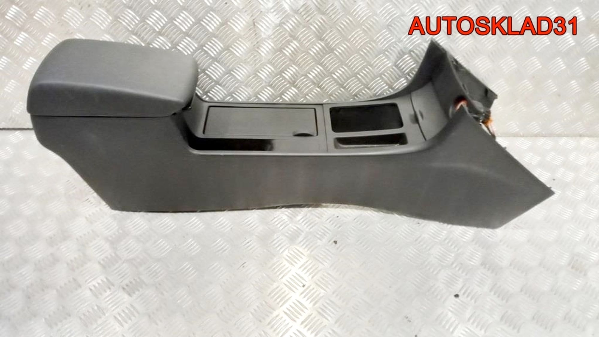Подлокотник с консолью Mazda 3 BK BAN664420A02, 5000 рублей, Дубовое
