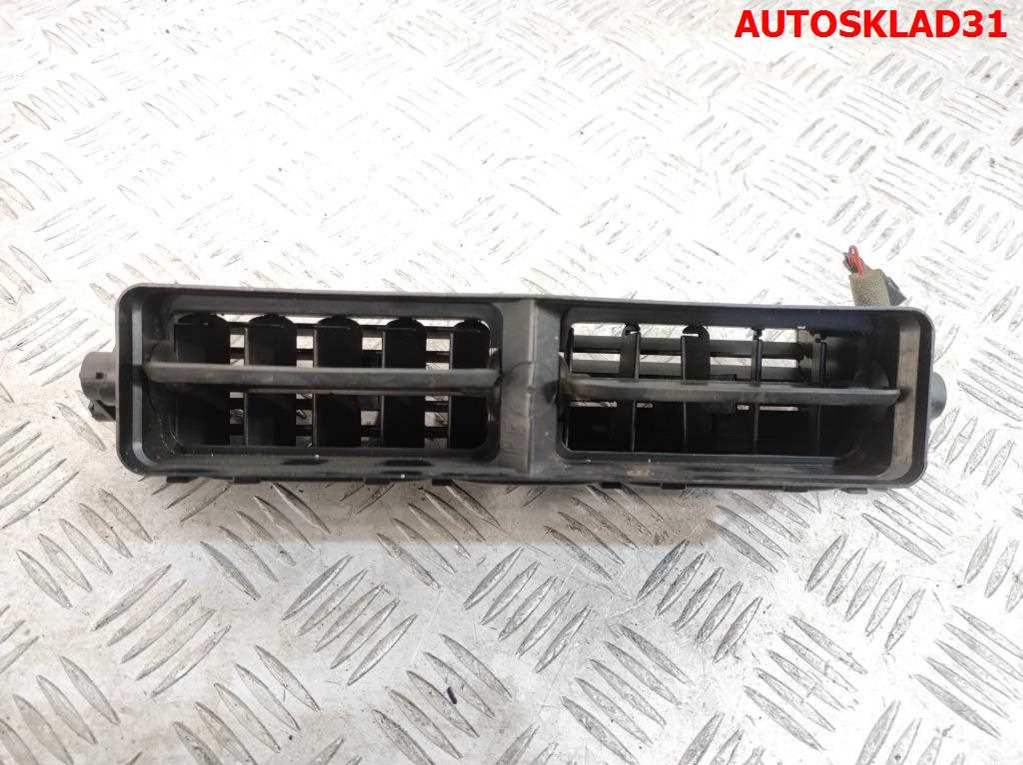 Дефлектор воздушный центральный Audi A6 C5 4B1820951, 2000 рублей, Дубовое