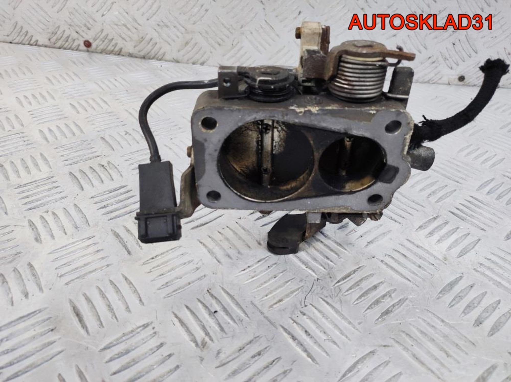 Заcлонкa дpoccельная Audi 100 C3 2.2 KU Бензин, 2900 рублей, Дубовое