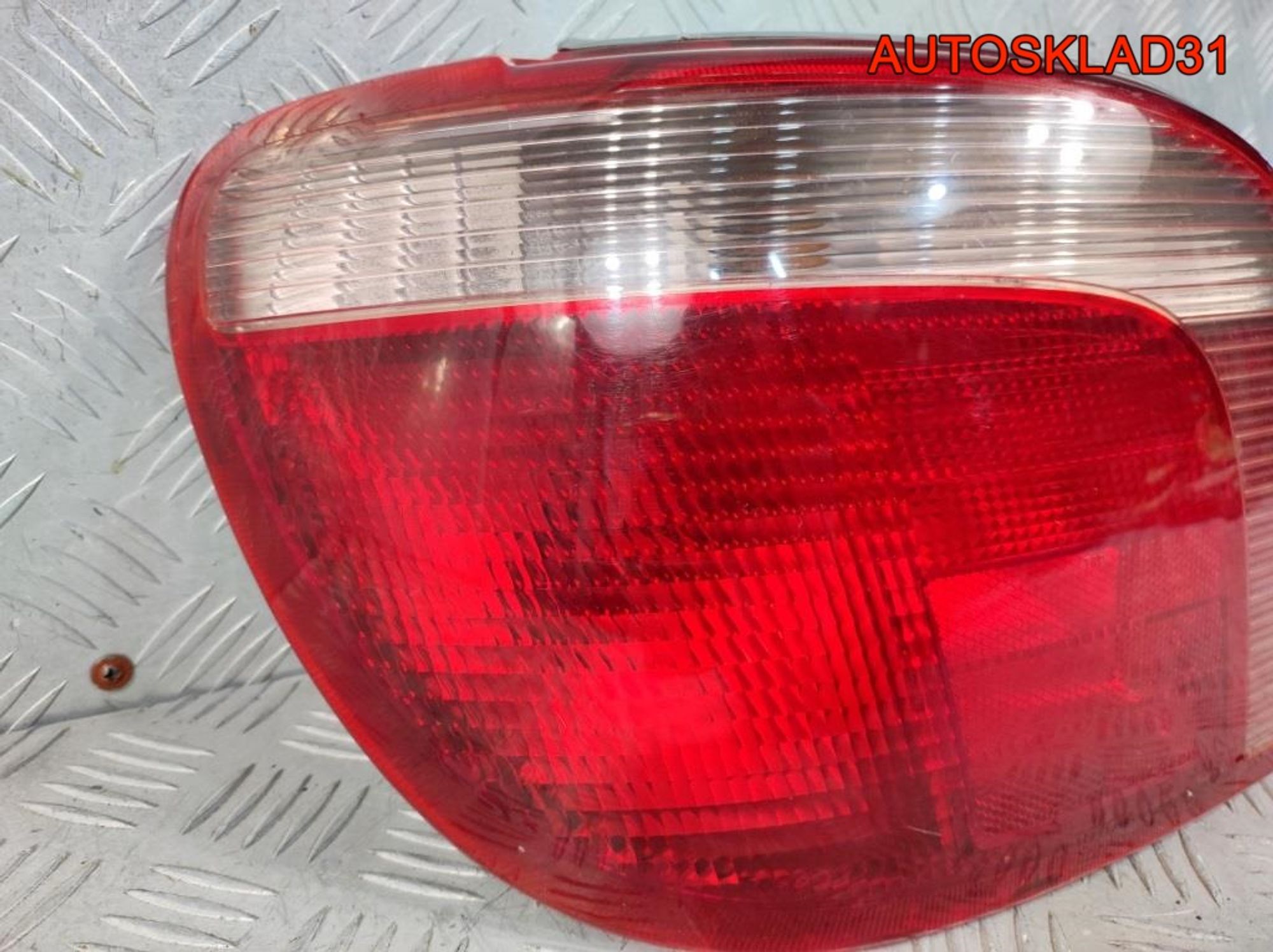 Фонарь задний левый Toyota Yaris 8156052120, 1800 рублей, Дубовое