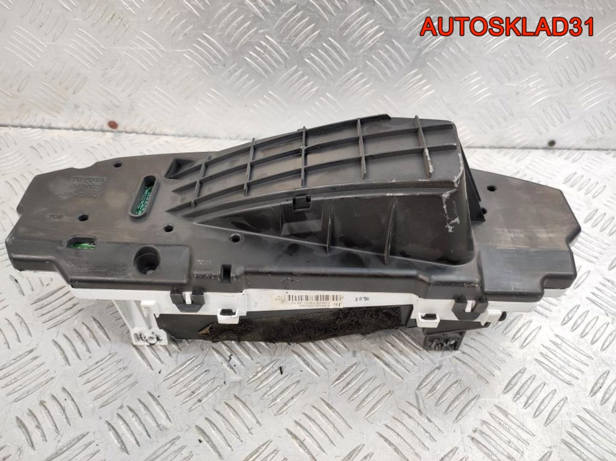 Панель приборов Toyota Yaris 2 1.3 Бензин 838000DJ60, 16000 рублей, Дубовое