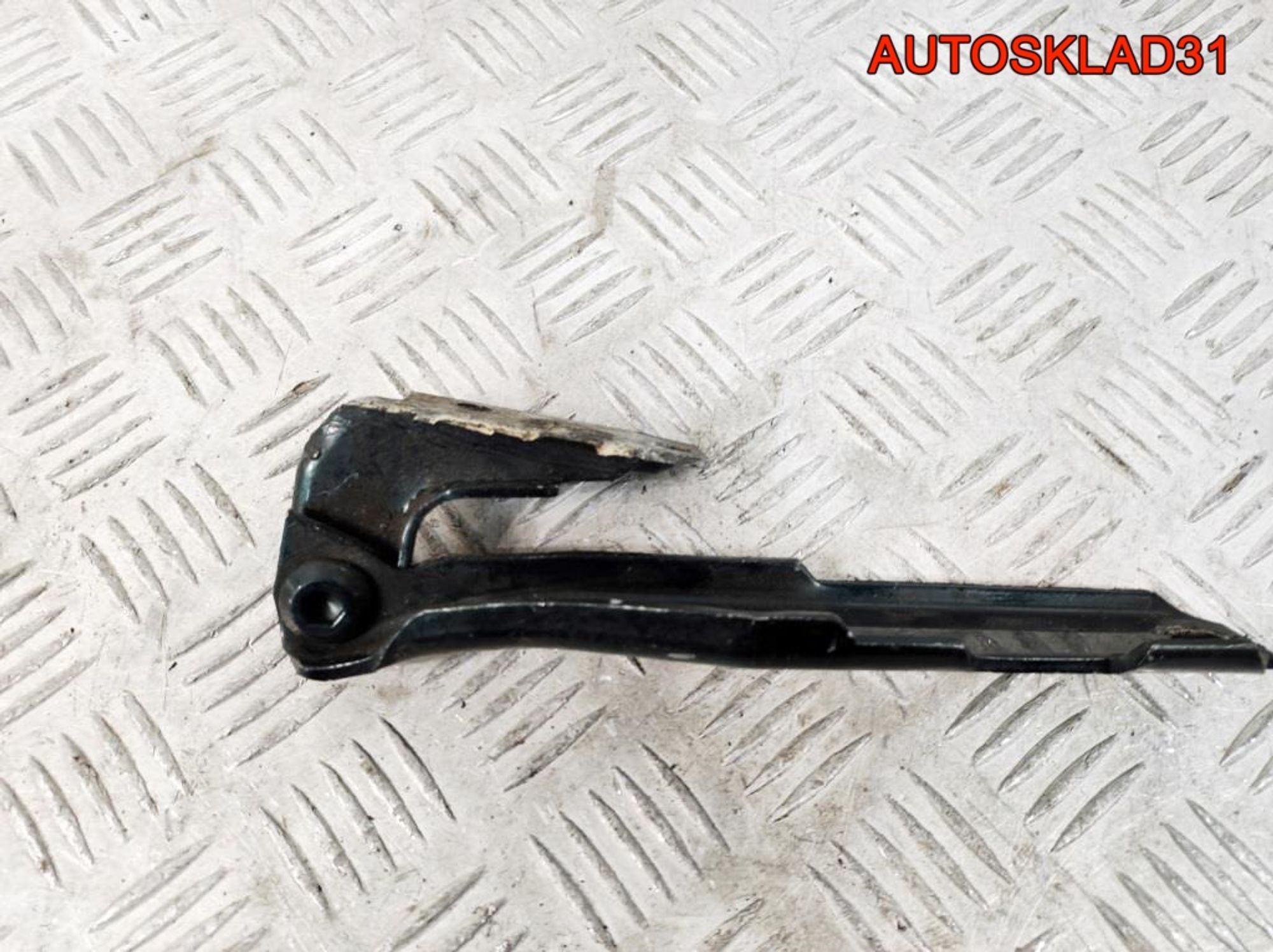 Петля капота правая Audi A6 C5 4B0823302D, 600 рублей, Дубовое