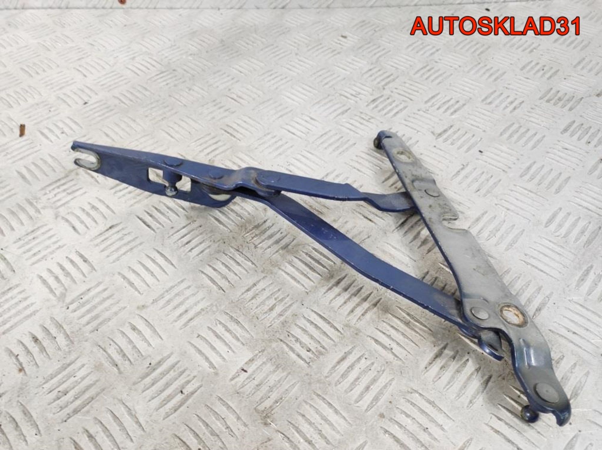 Петля крышки багажника правая Audi A4 B7 8E5827302, 900 рублей, Дубовое