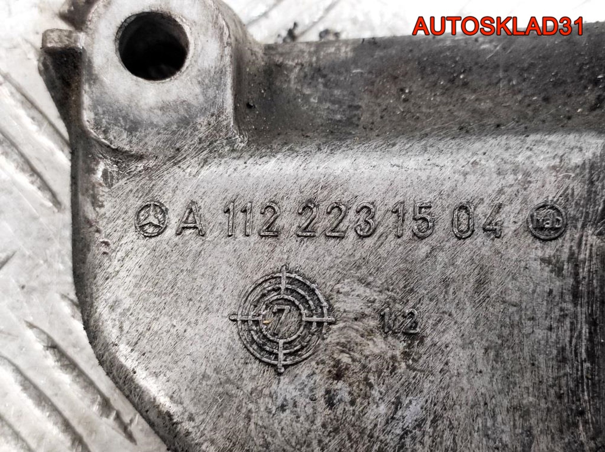 Кронштейн двигателя правый Mercedes W210 A1122231504, 500 рублей, Дубовое