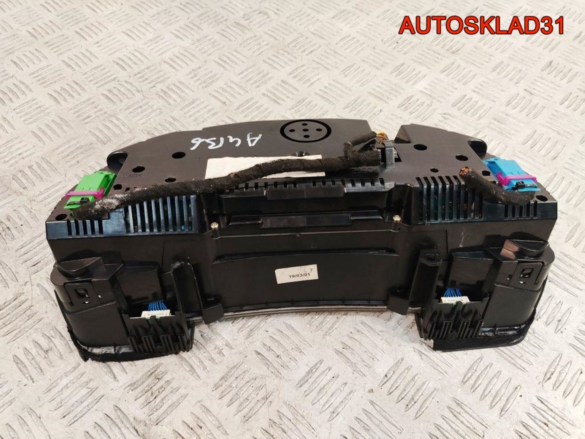 Панель приборов Audi A4 B6 8E0920900F Бензин, 3500 рублей, Дубовое
