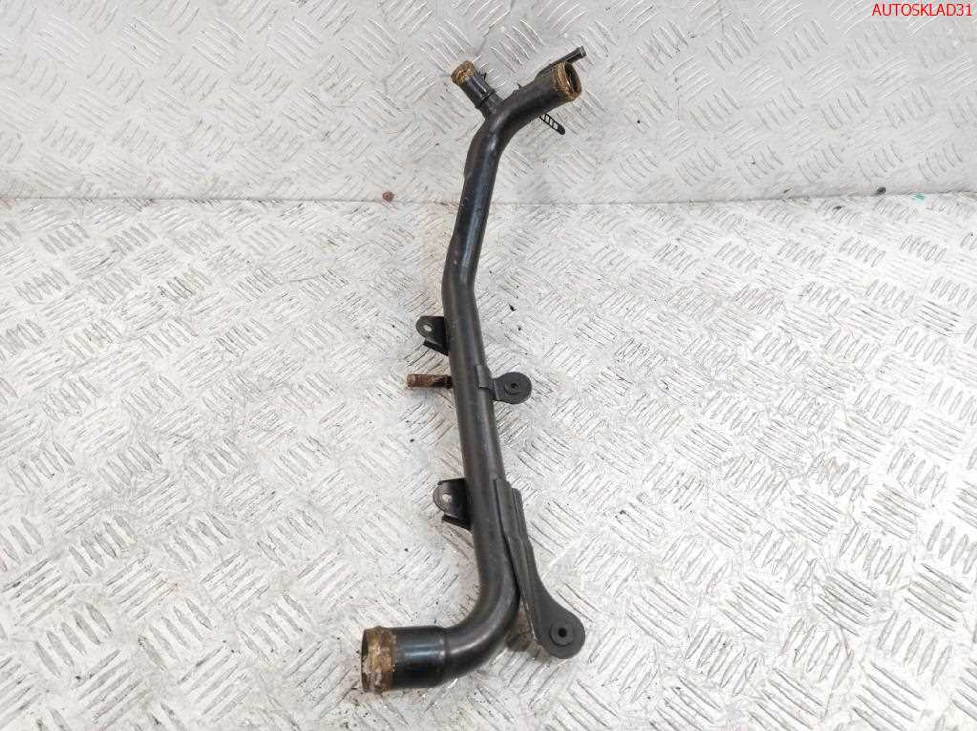 Трубка охлаждающей жидкости VW Passat B5 1,6 AHL 06B121071E, 1000 рублей, Дубовое