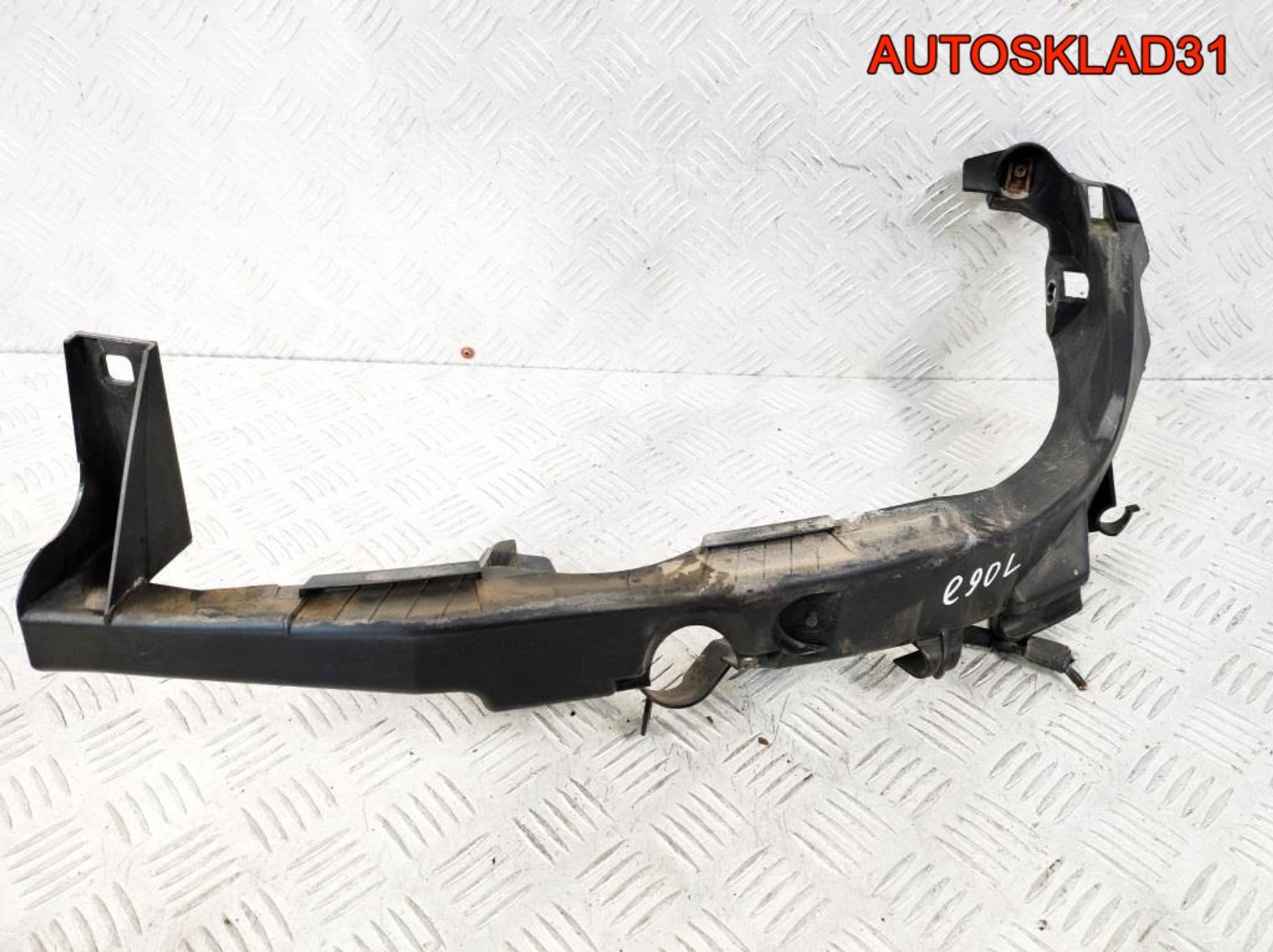 Кронштейн фар левый BMW E90 51117116707, 1400 рублей, Дубовое