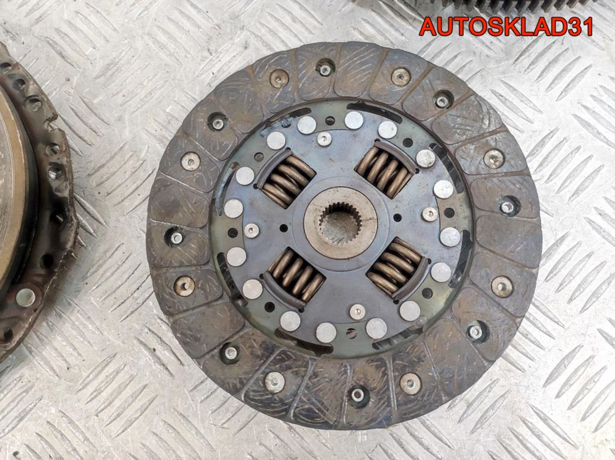 Комплект сцепления VW Golf 4 1,4 BCA 027105273D, 900 рублей, Дубовое