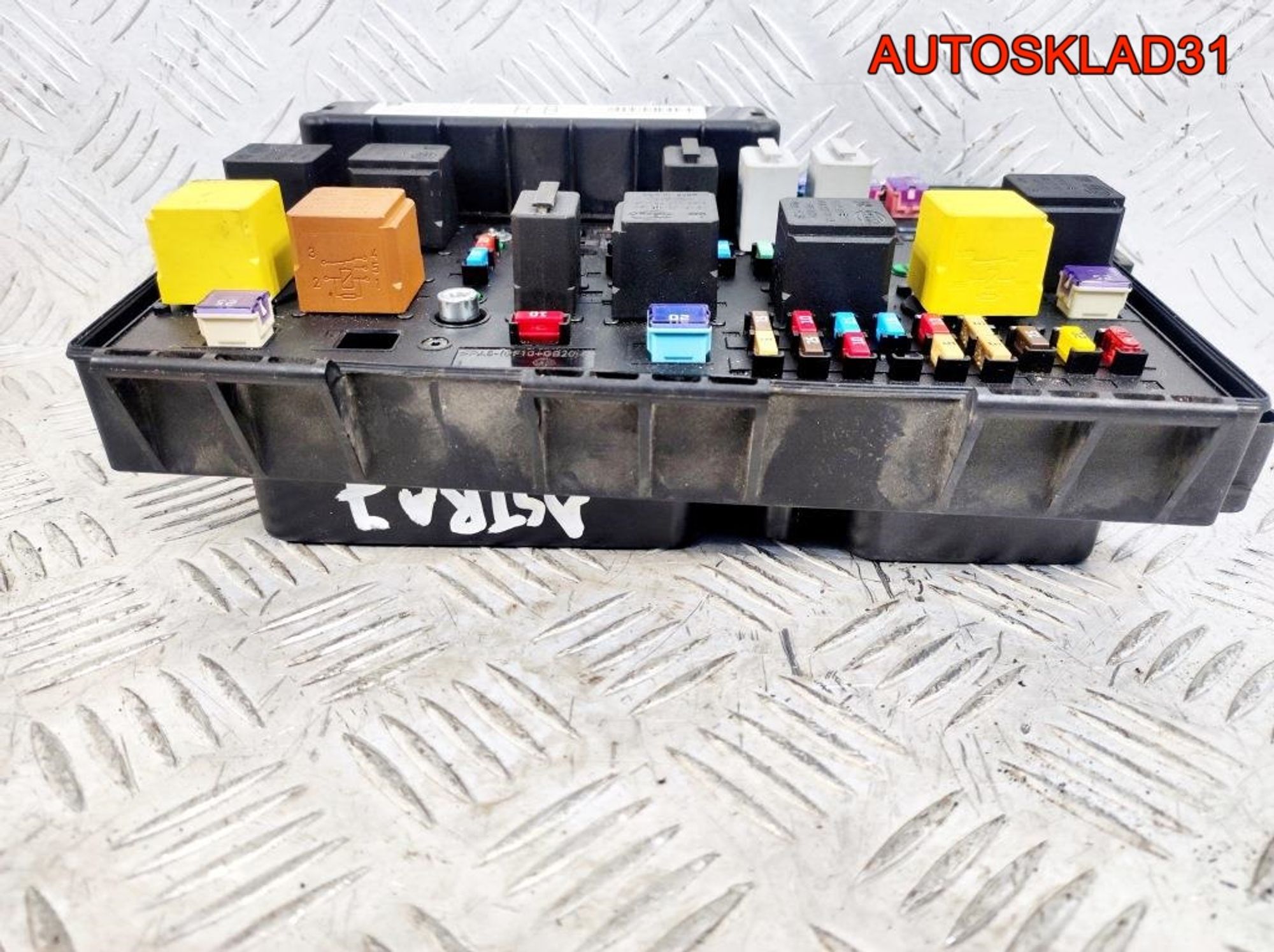 Блок предохранителей Opel Astra J A20DTH 13206754, 4100 рублей, Дубовое