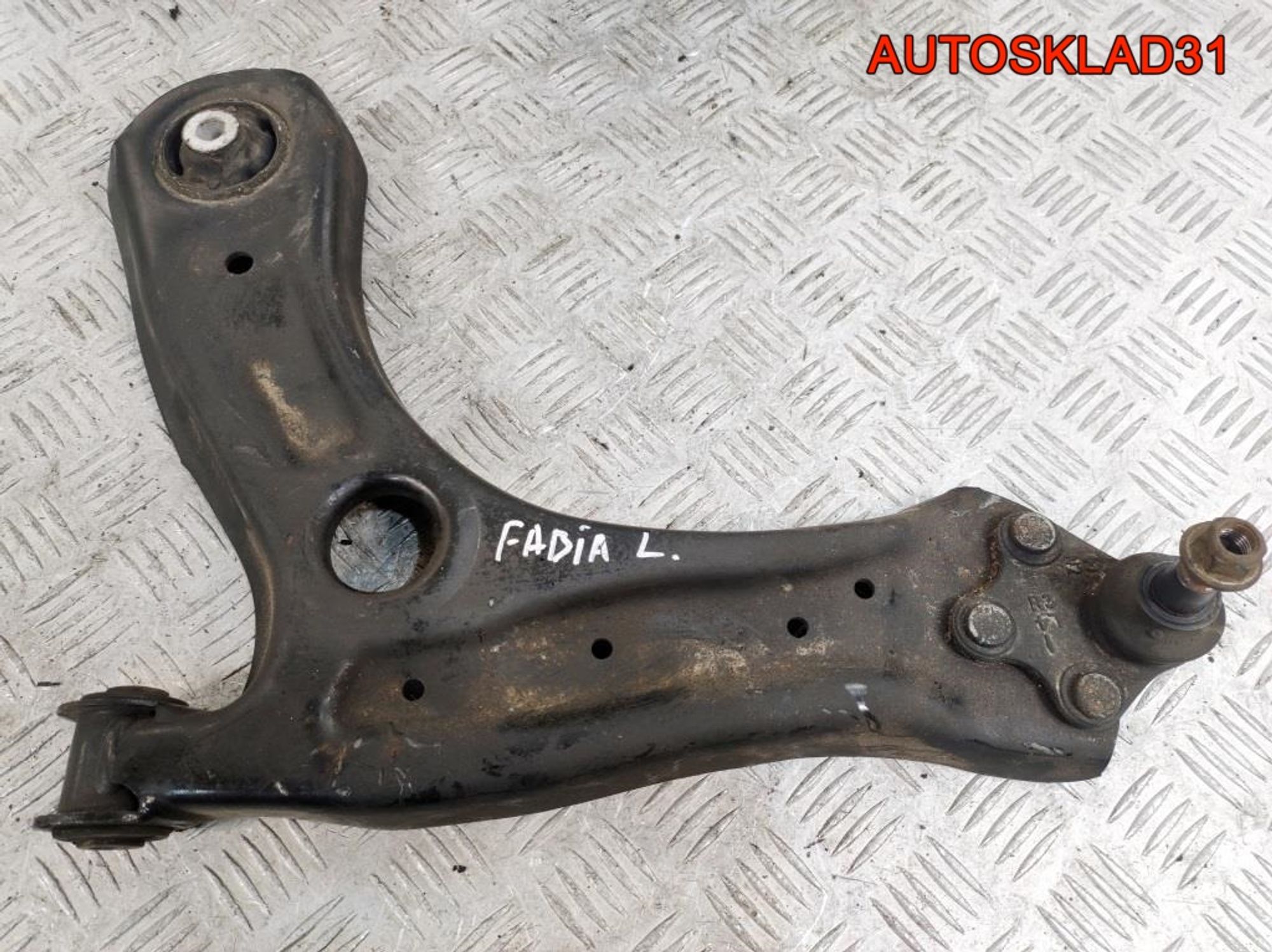 Рычаг передний левый нижний Skoda Fabia 3 6R0407151F, 2300 рублей, Дубовое