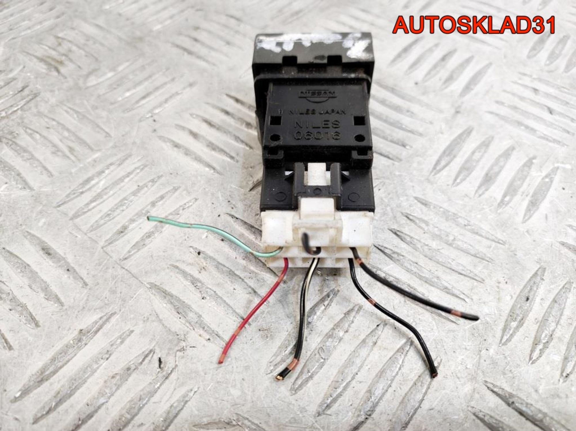 Кнопка обогрева заднего стекла Nissan X-Trail T30, 700 рублей, Дубовое