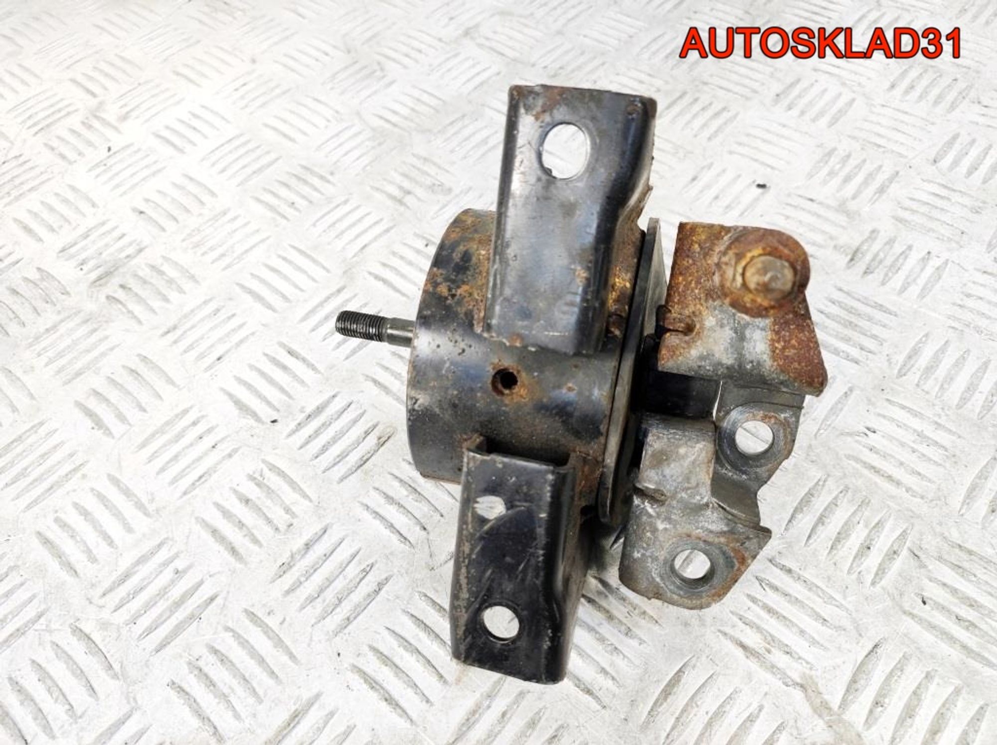 Опора двигателя правая Nissan Primera P12 1,8 QG18, 1300 рублей, Дубовое