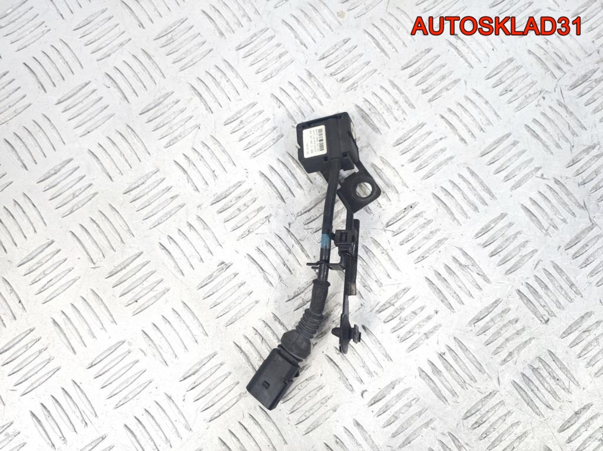 Датчик ускорения пневмоподвески Audi A8 4E0907651G, 900 рублей, Дубовое