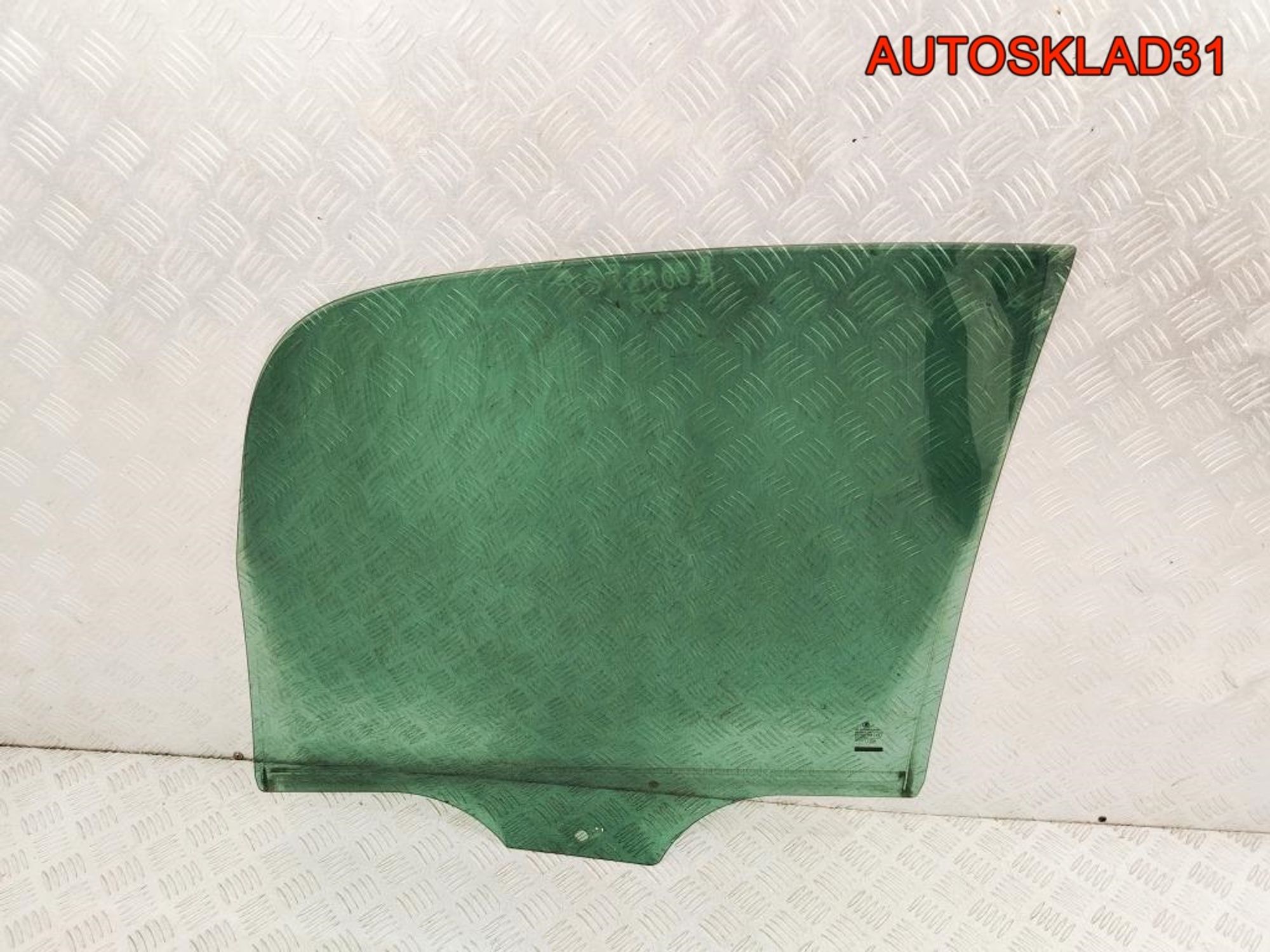Стекло двери задней правой Skoda Roomster 5J7845206E, 2500 рублей, Дубовое