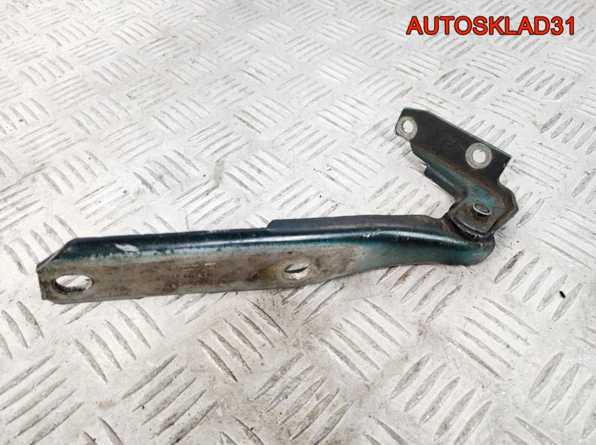 Петля капота правая Audi A6 C5 4B0823302D, 600 рублей, Дубовое
