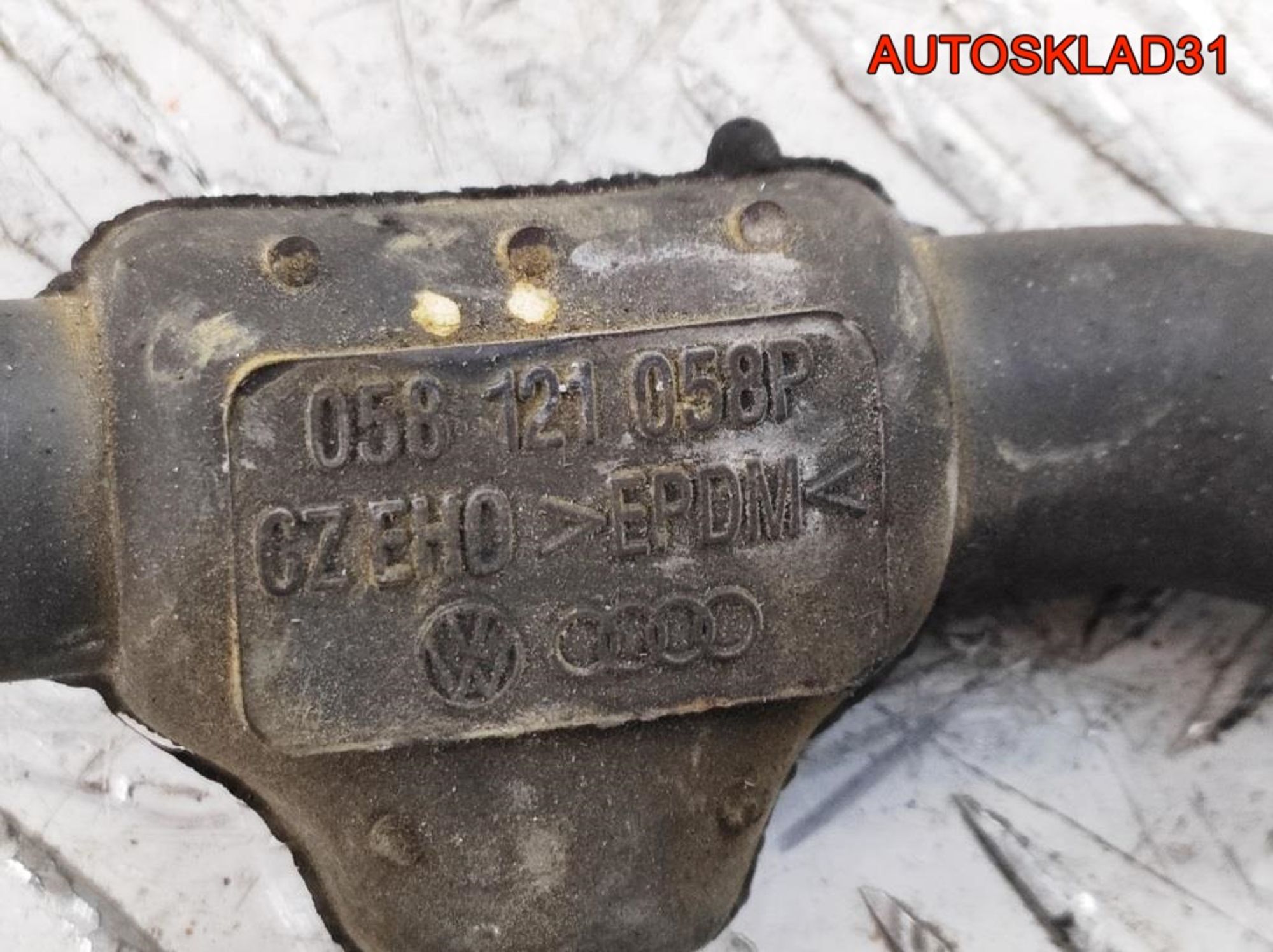 Патрубок системы охлаждения VW Passat B5 1,8 APT 058121058P, 700 рублей, Дубовое