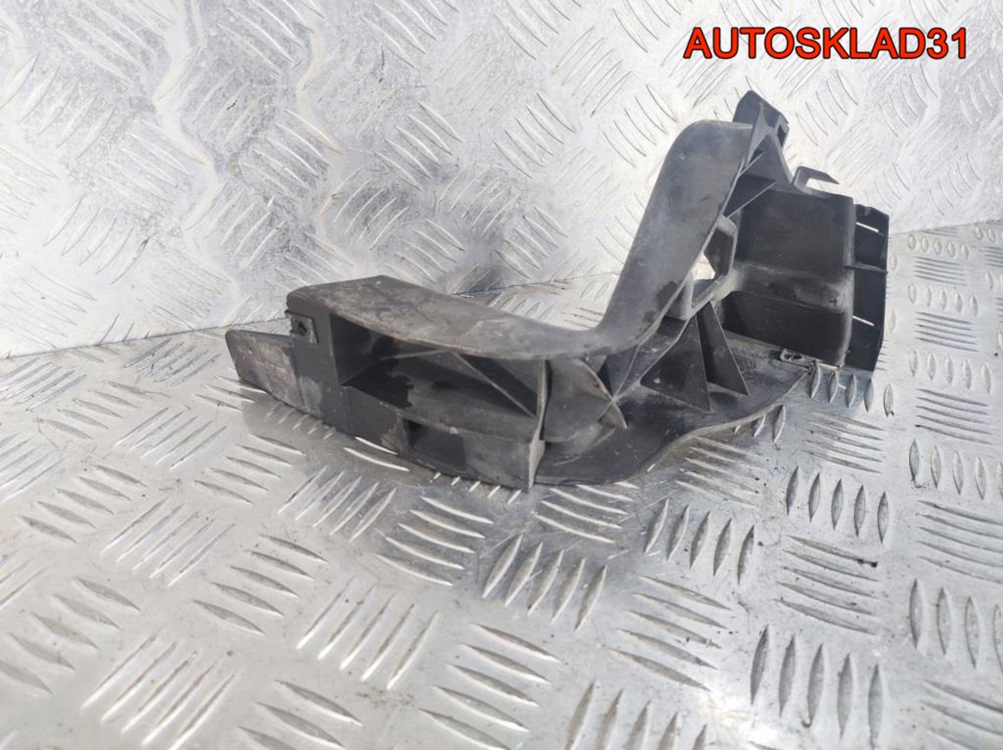 Кронштейн на порог задний левый Audi A8 D3, 900 рублей, Дубовое