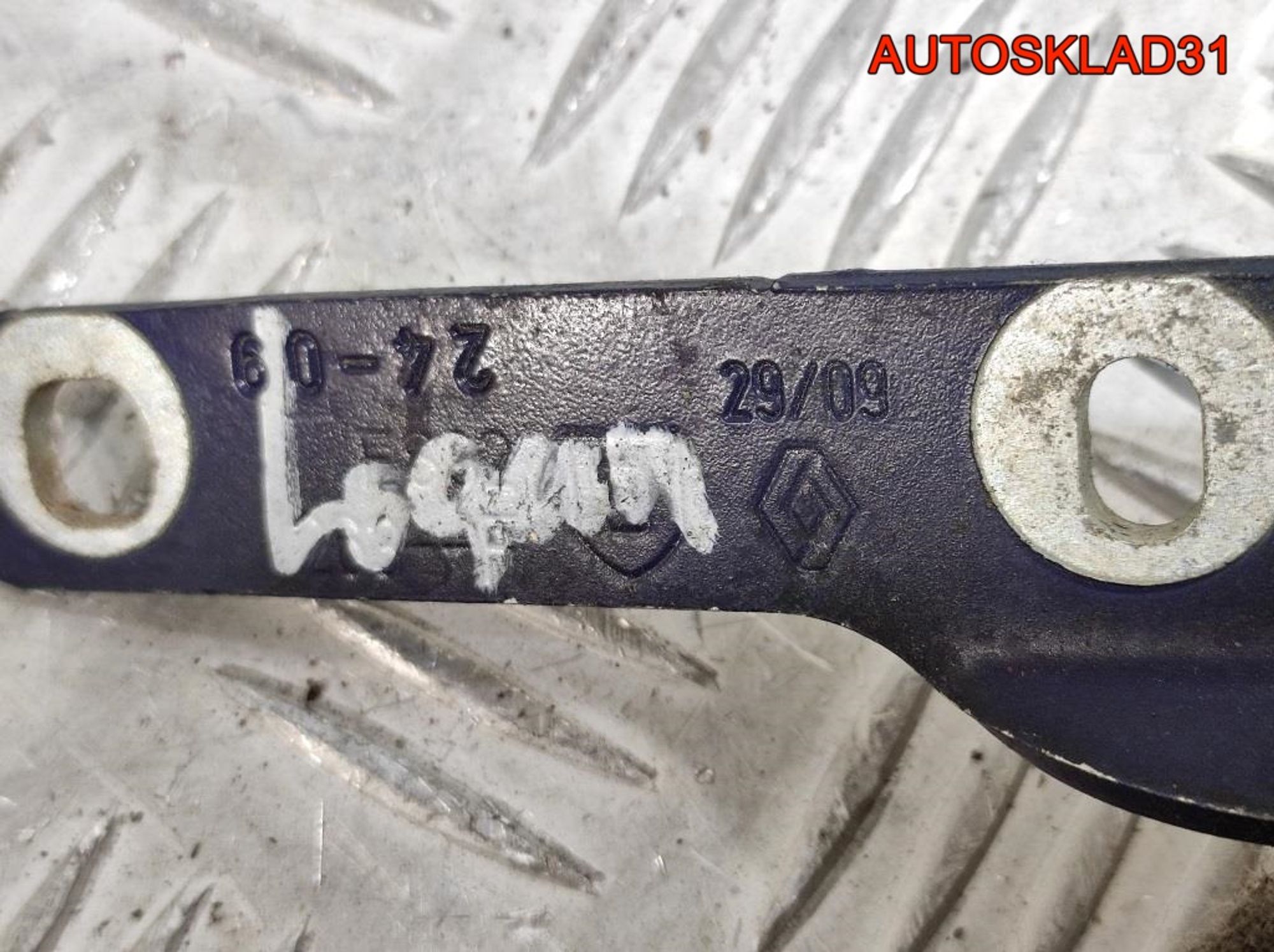 Петля капота левая Renault Logan 1 6001546875, 700 рублей, Дубовое