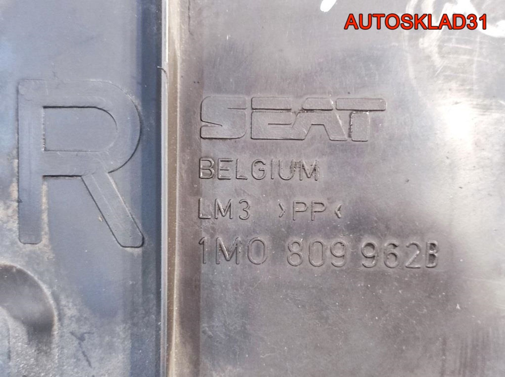 Локер передний правый Seat Leon 1M1 1M0809962B, 2100 рублей, Дубовое