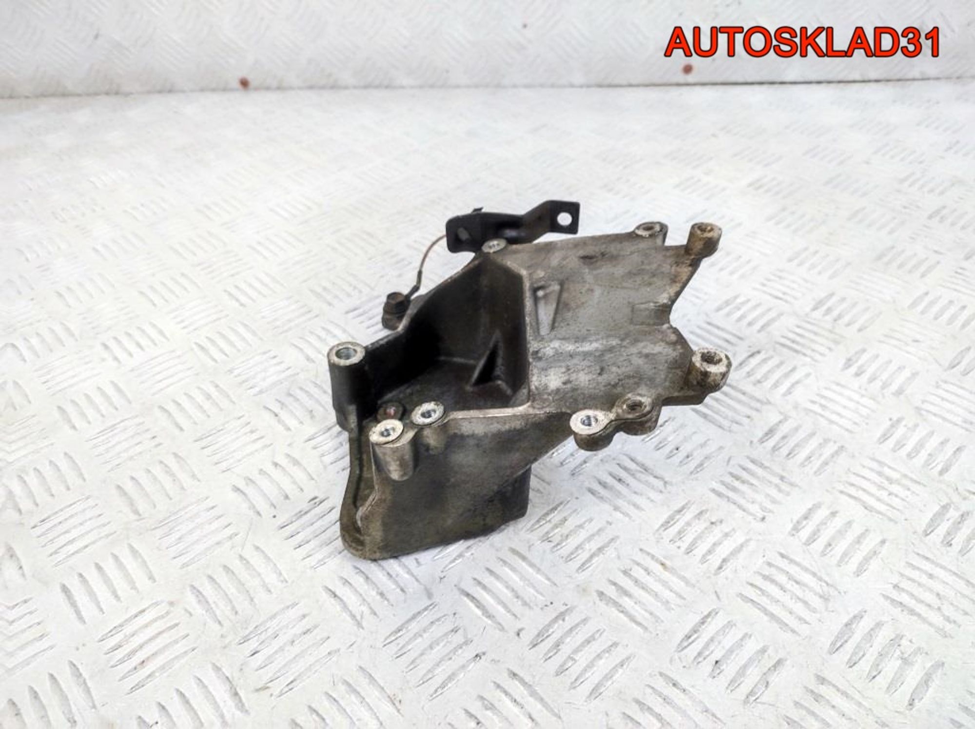 Кронштейн двигателя Opel Astra G 1,7 Y17DT 069293, 900 рублей, Дубовое