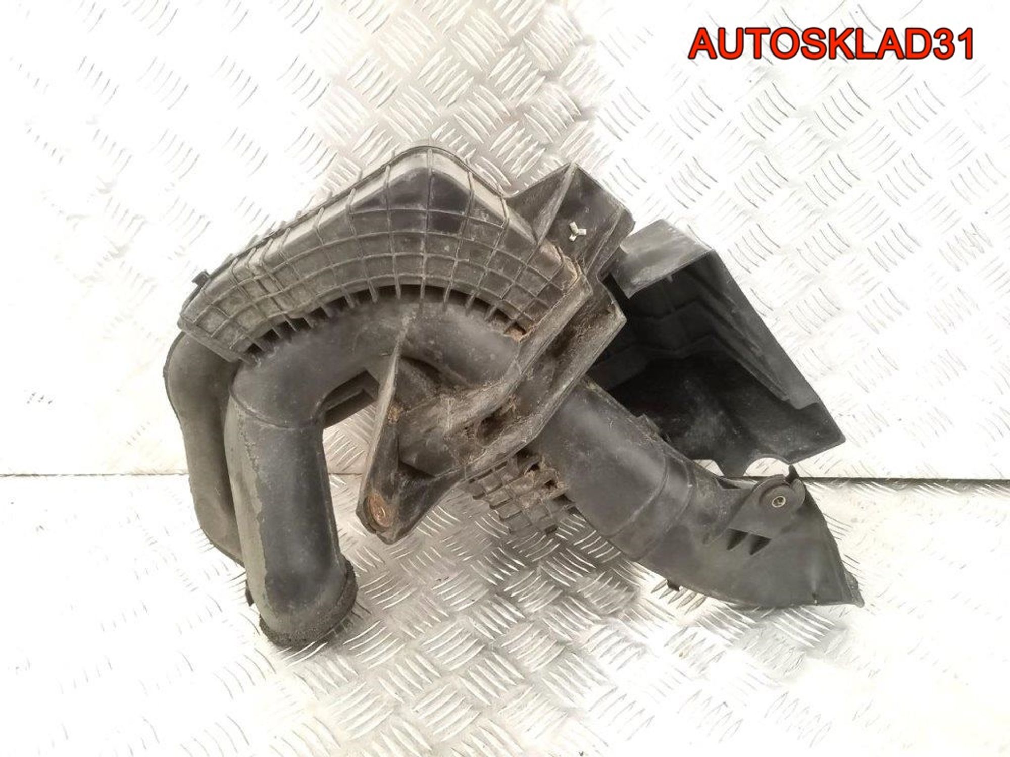 Резонатор воздушного фильтра Mazda 3 BK LF5013201B, 3200 рублей, Дубовое