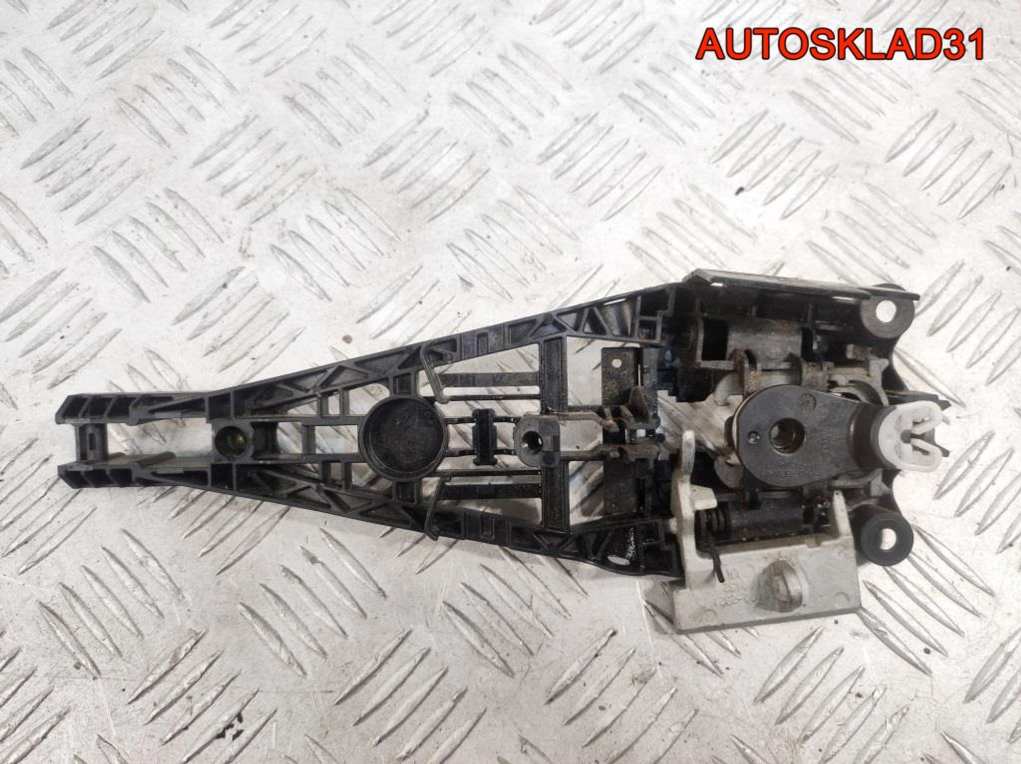 Кронштейн ручки двери левой Opel Astra J 138175, 1700 рублей, Дубовое