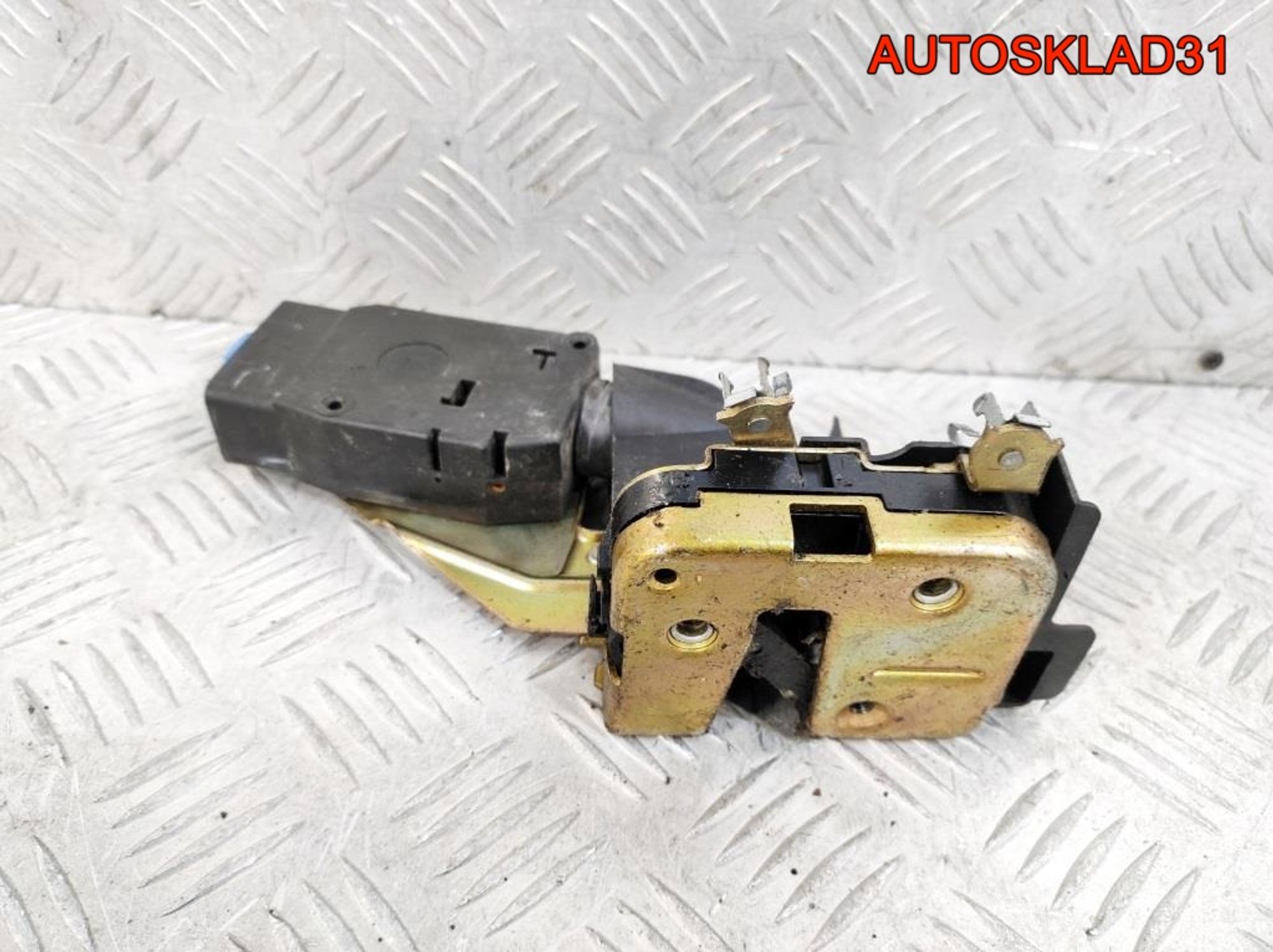 Замок двери передней левой Mitsubishi Carisma DA, 1400 рублей, Дубовое