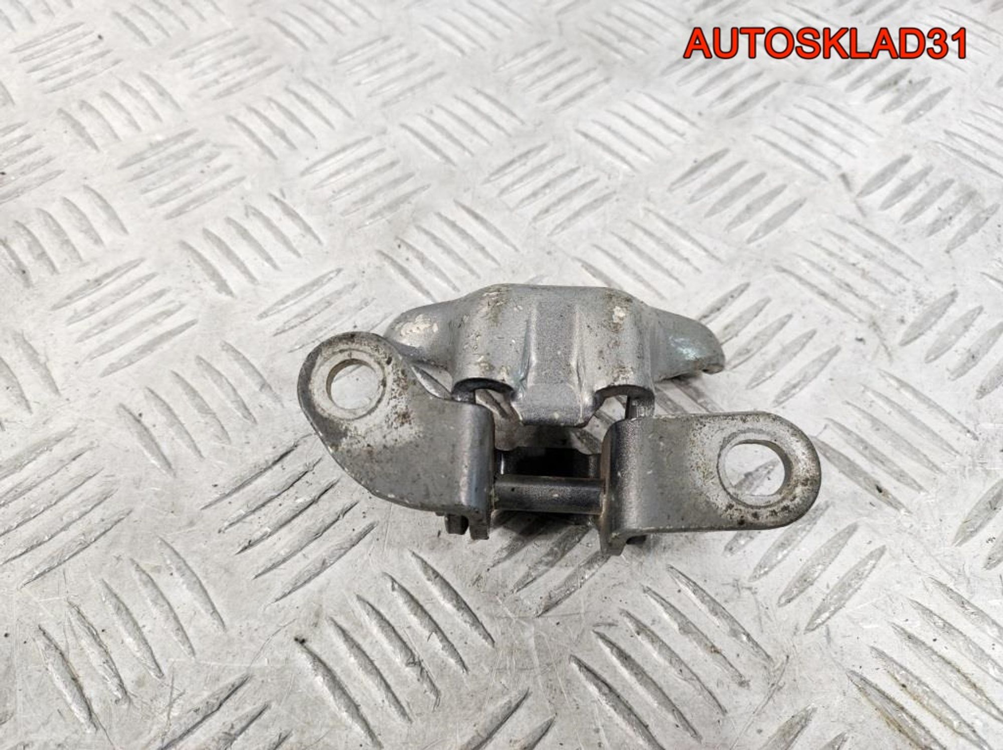 Петля двери передняя левая нижняя Toyota Avensis 2, 900 рублей, Дубовое