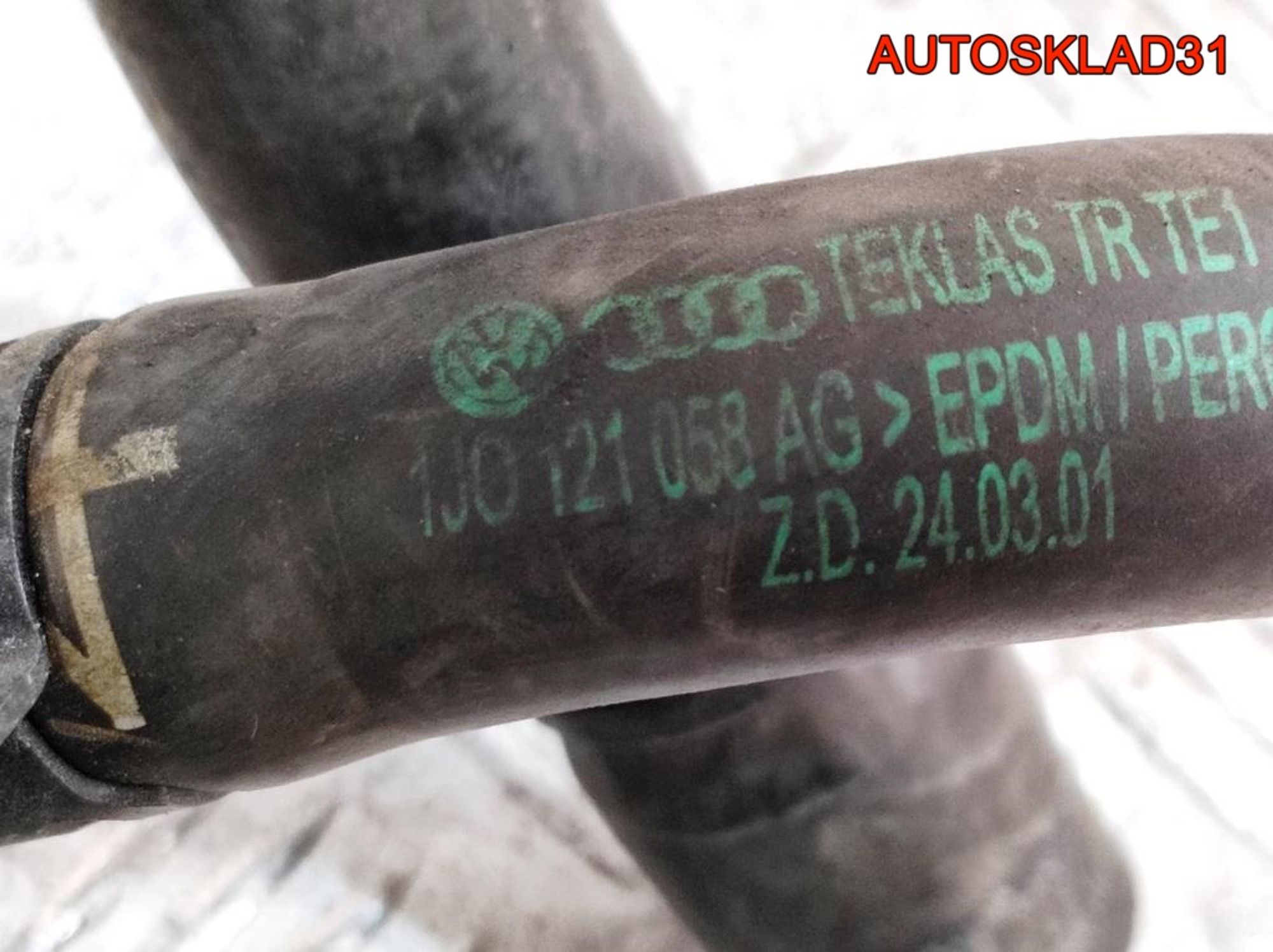 Патрубок системы охлаждения VW Golf 4 1,6 Бензин 1J0121058AG, 2500 рублей, Дубовое