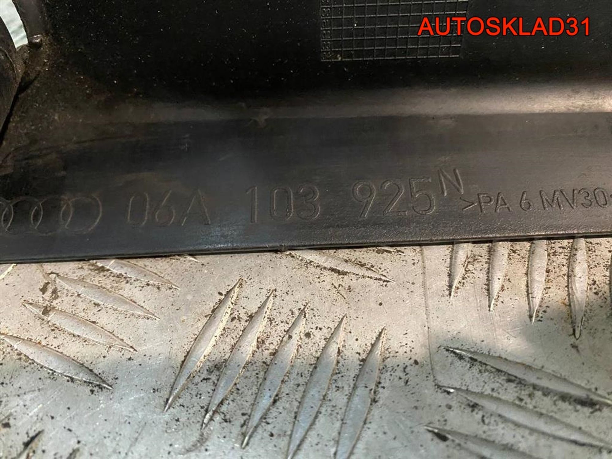 Декоративная крышка двигателя Audi A3 8L 06A103925N, 1400 рублей, Дубовое