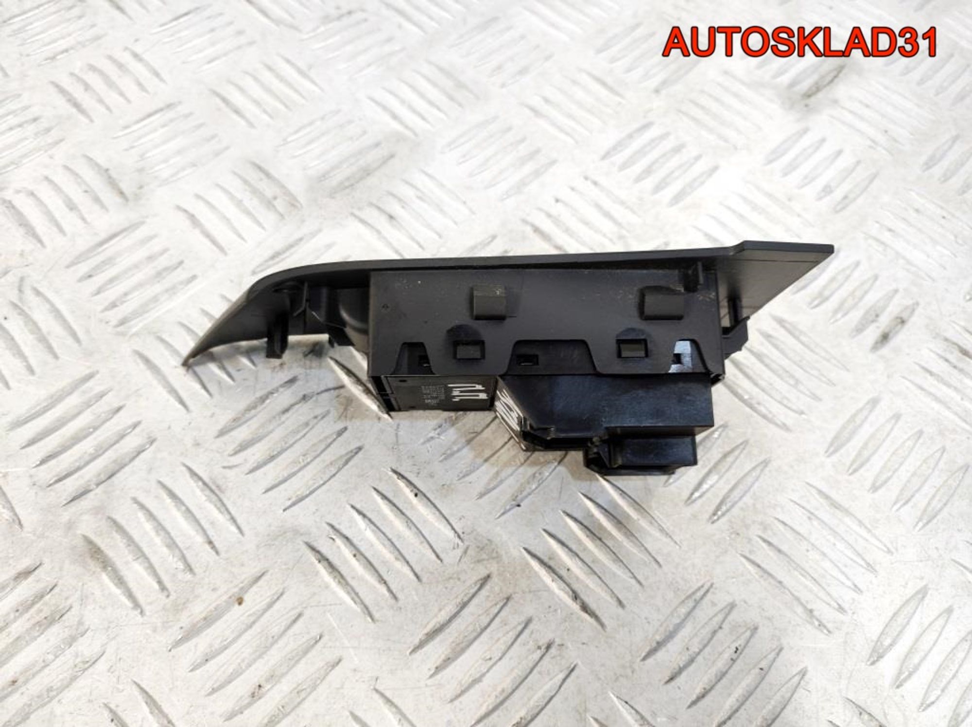 Кнопка стеклоподъемника Opel Astra J 13301886, 900 рублей, Дубовое