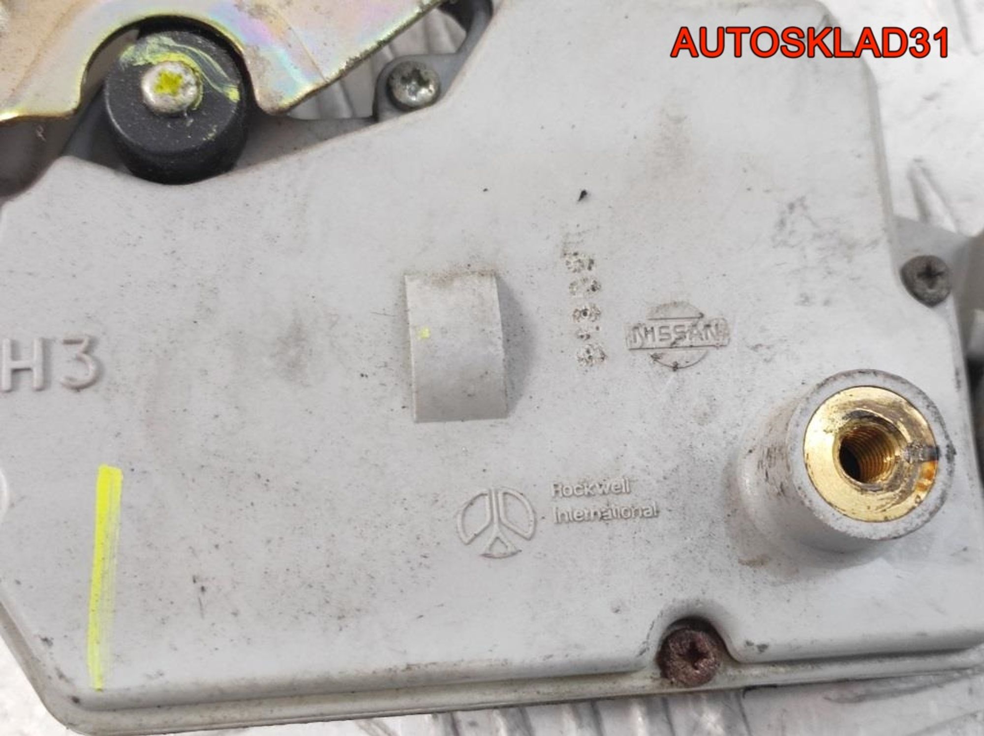 Замок двери передней левой Nissan Primera P11 805032F011, 1500 рублей, Дубовое